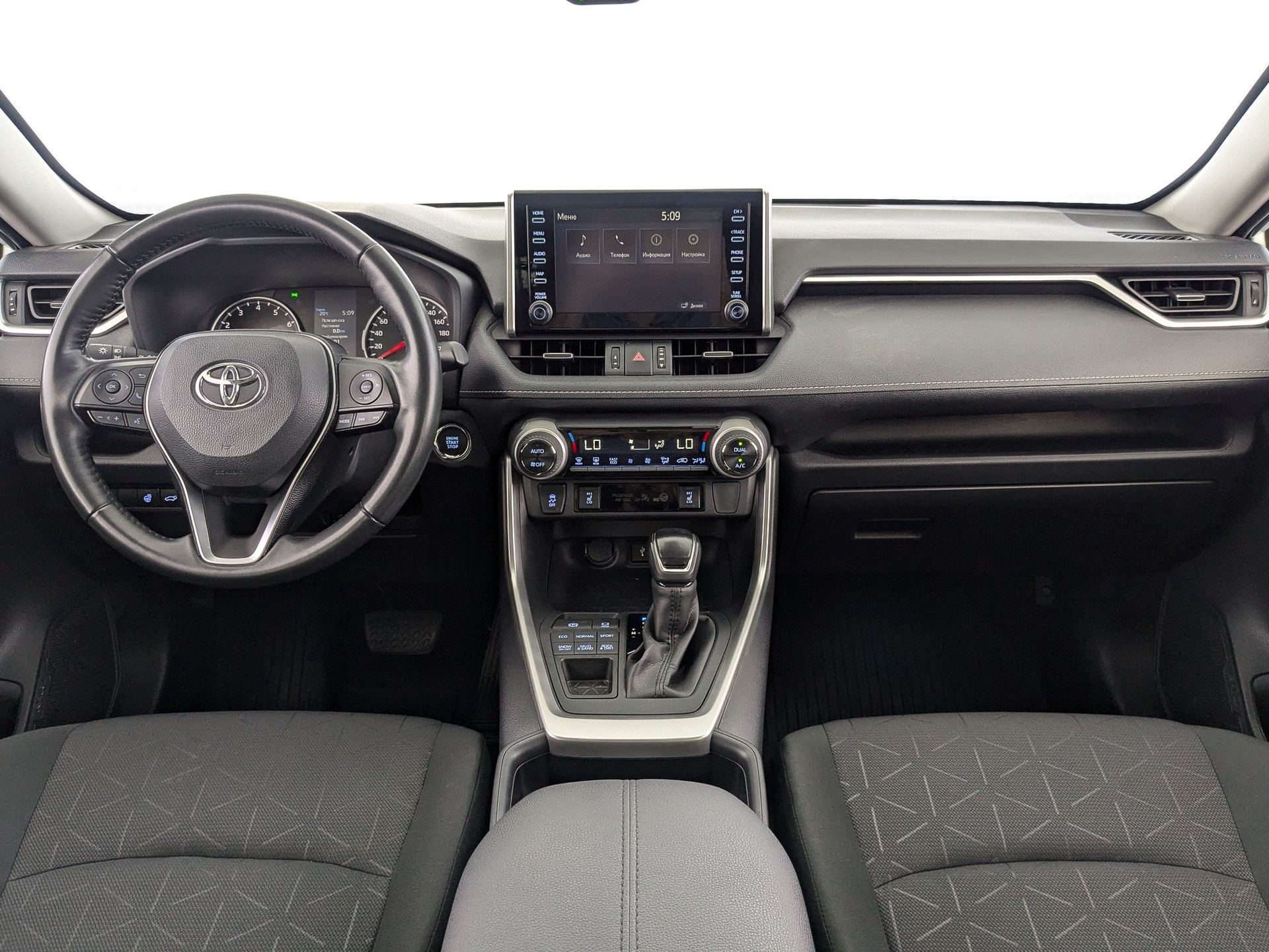 Toyota RAV4 Белый, 2021, 85 123 км