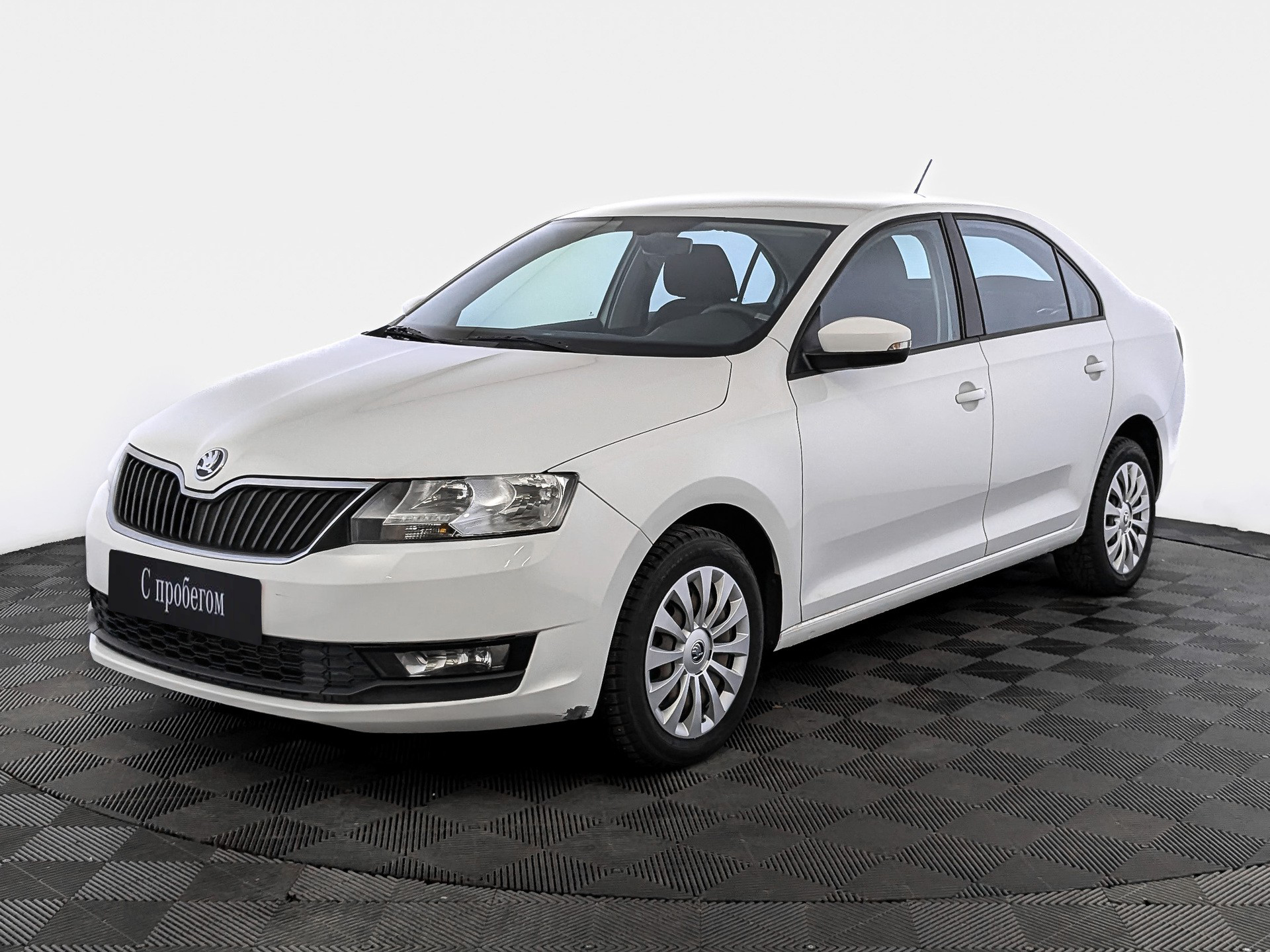 Skoda Rapid Белый, 2019, 80 551 км