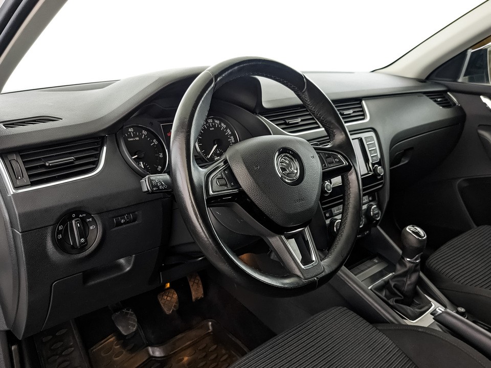 Skoda Octavia Белый, 2015, 146 661 км