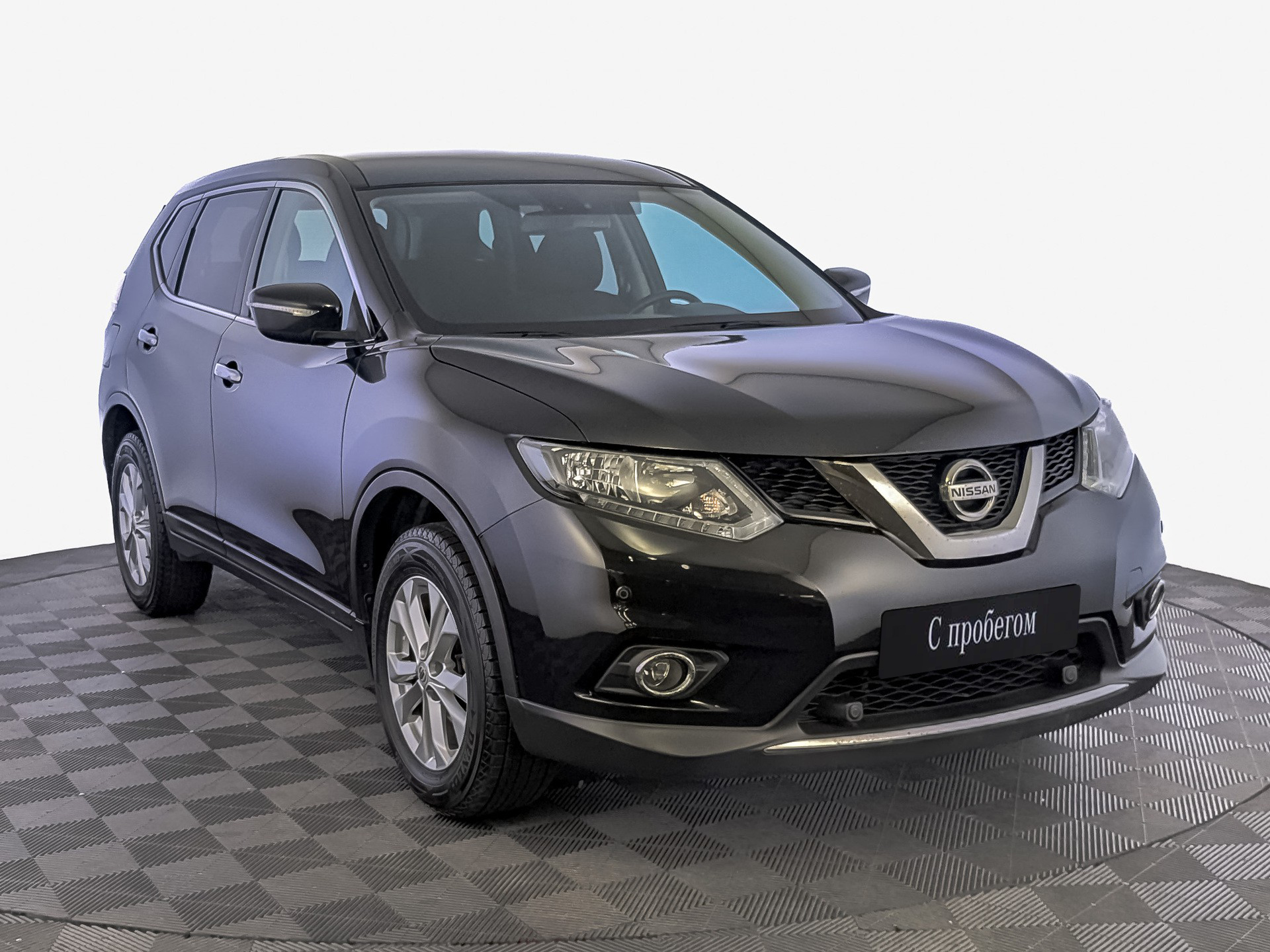 Nissan X-Trail черный, 2017, 98 306 км