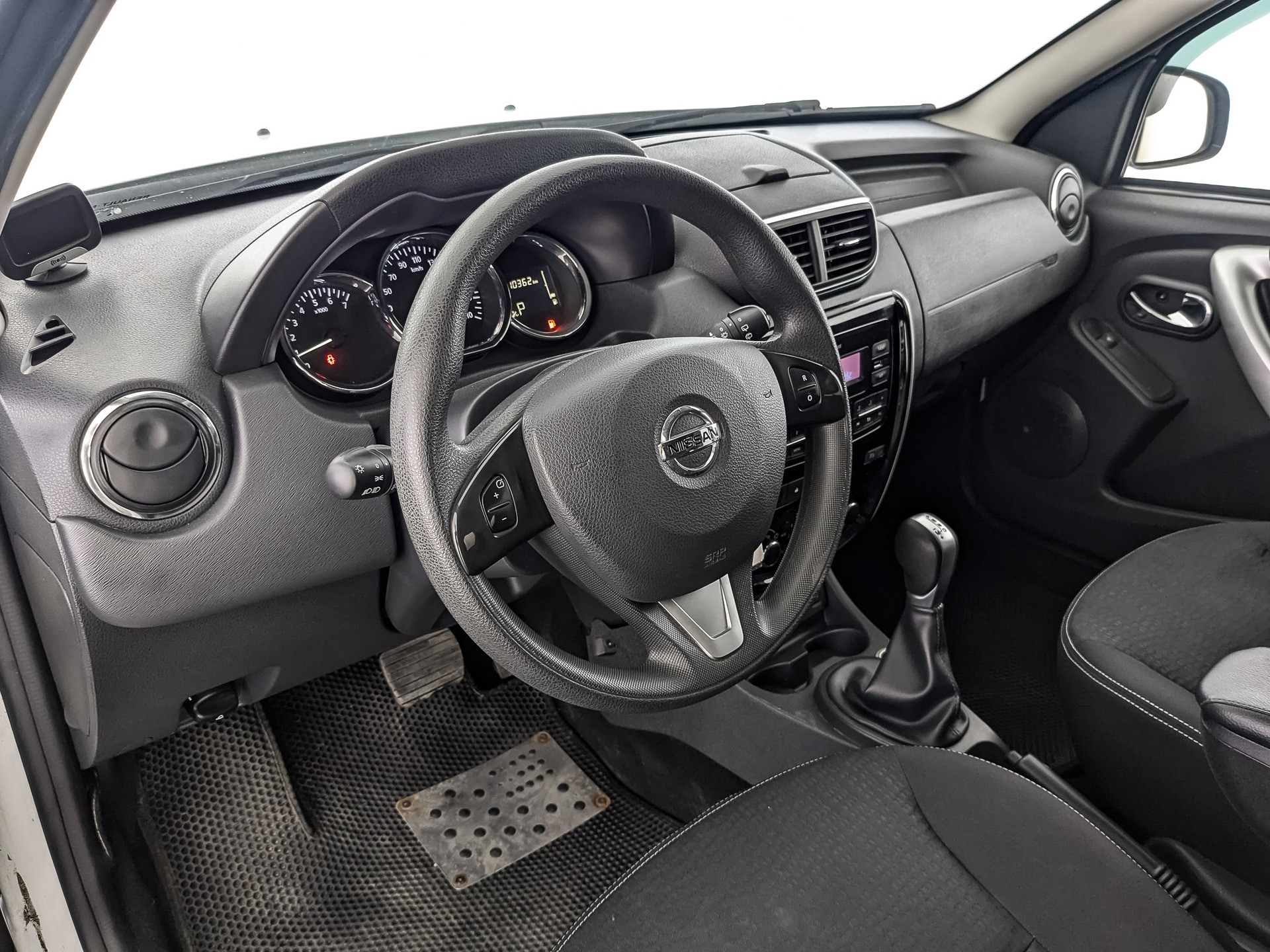 Nissan Terrano белый, 2020, 110 354 км