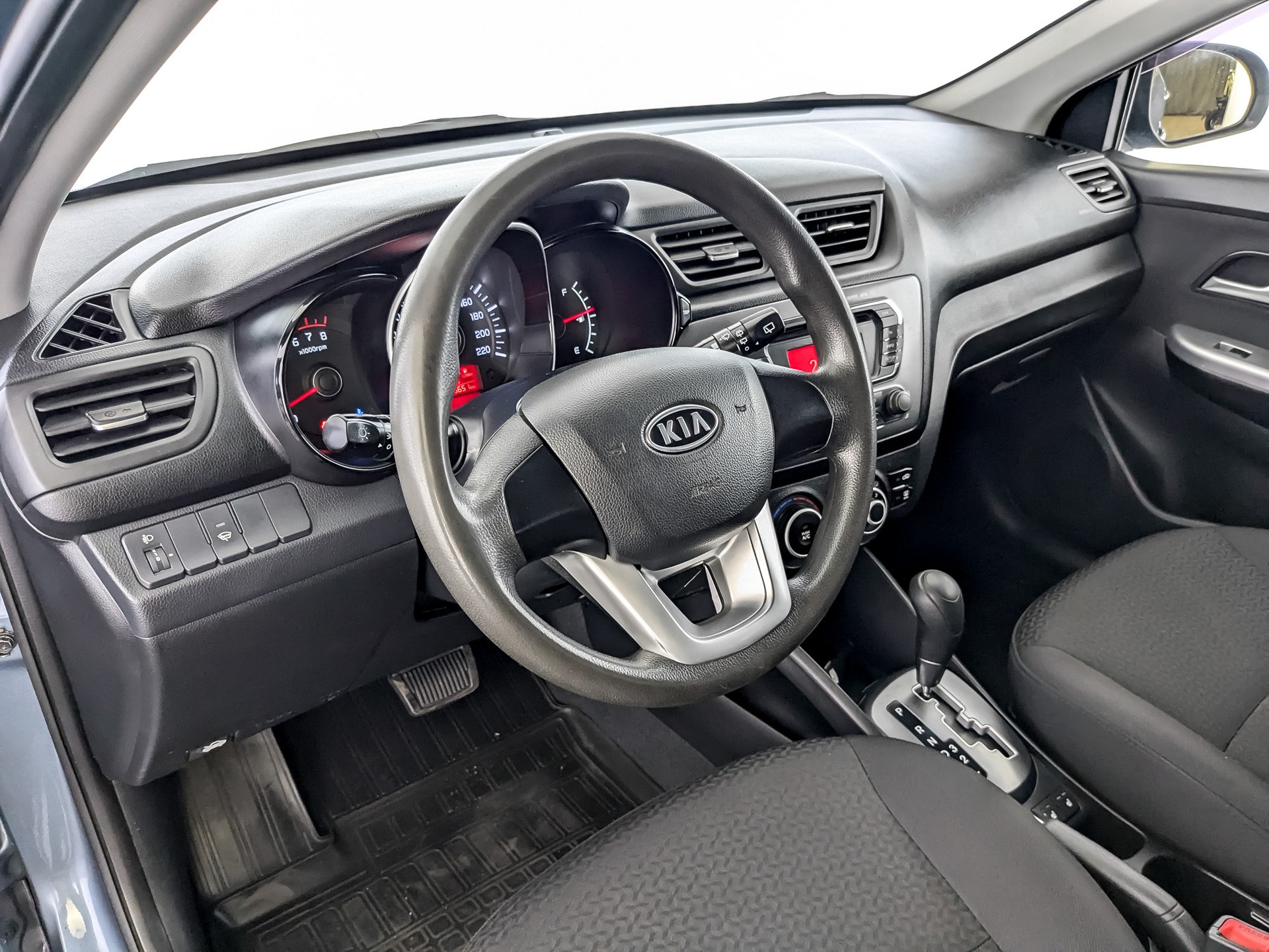 Kia Rio Серебряный, 2012, 165 645 км