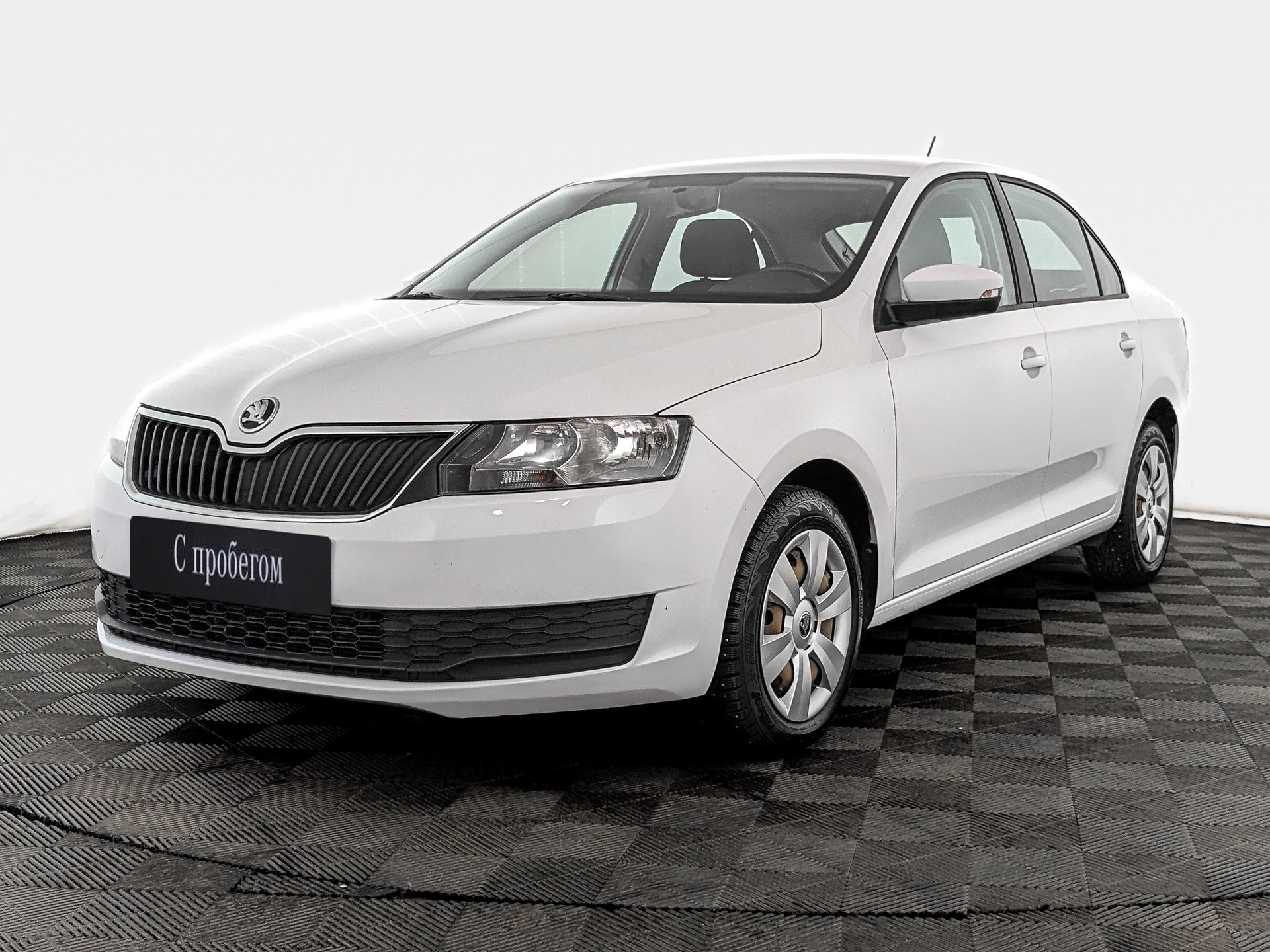 Skoda Rapid Белый, 2019, 119 502 км