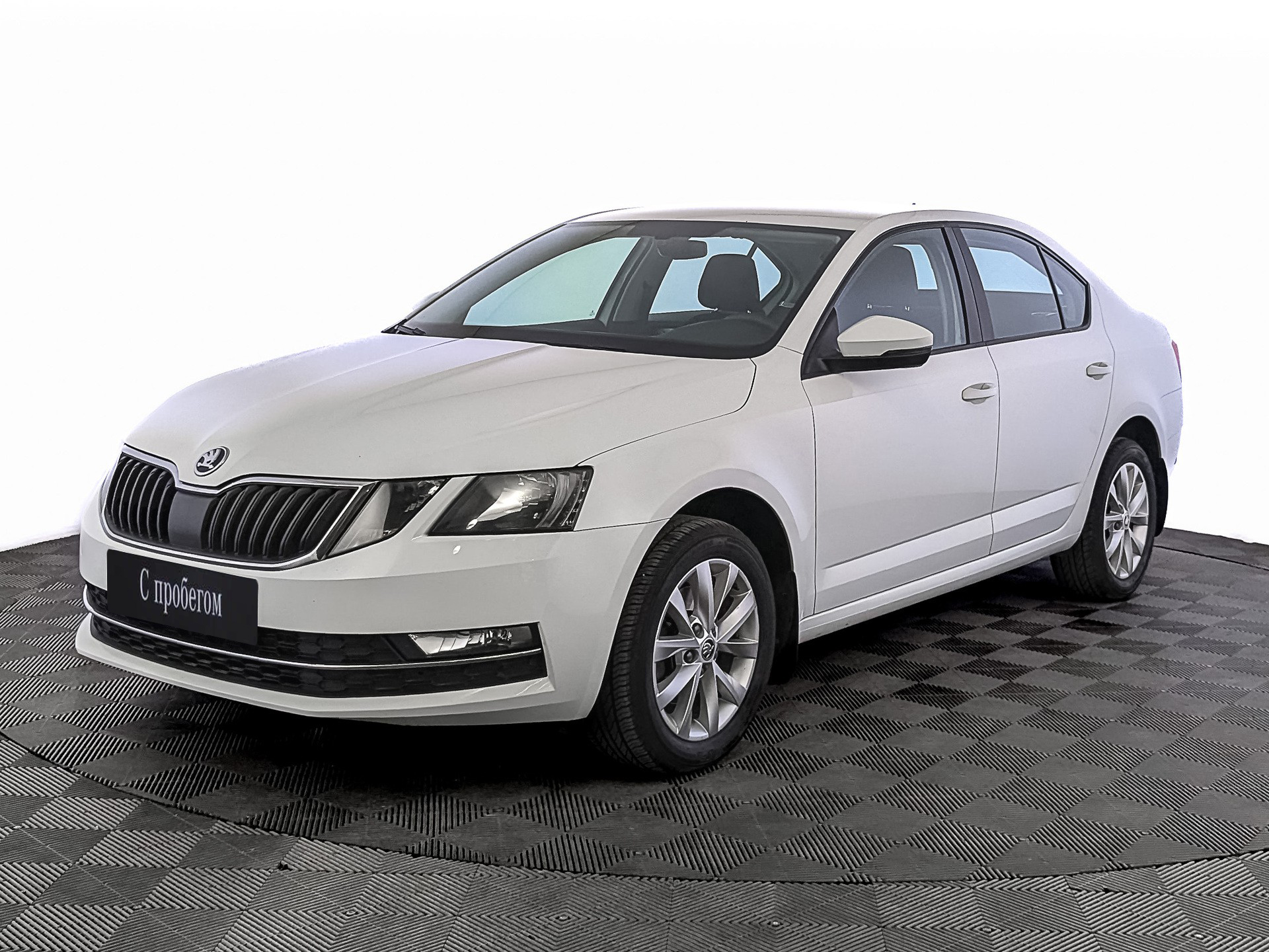 Skoda Octavia Белый, 2018, 130 856 км