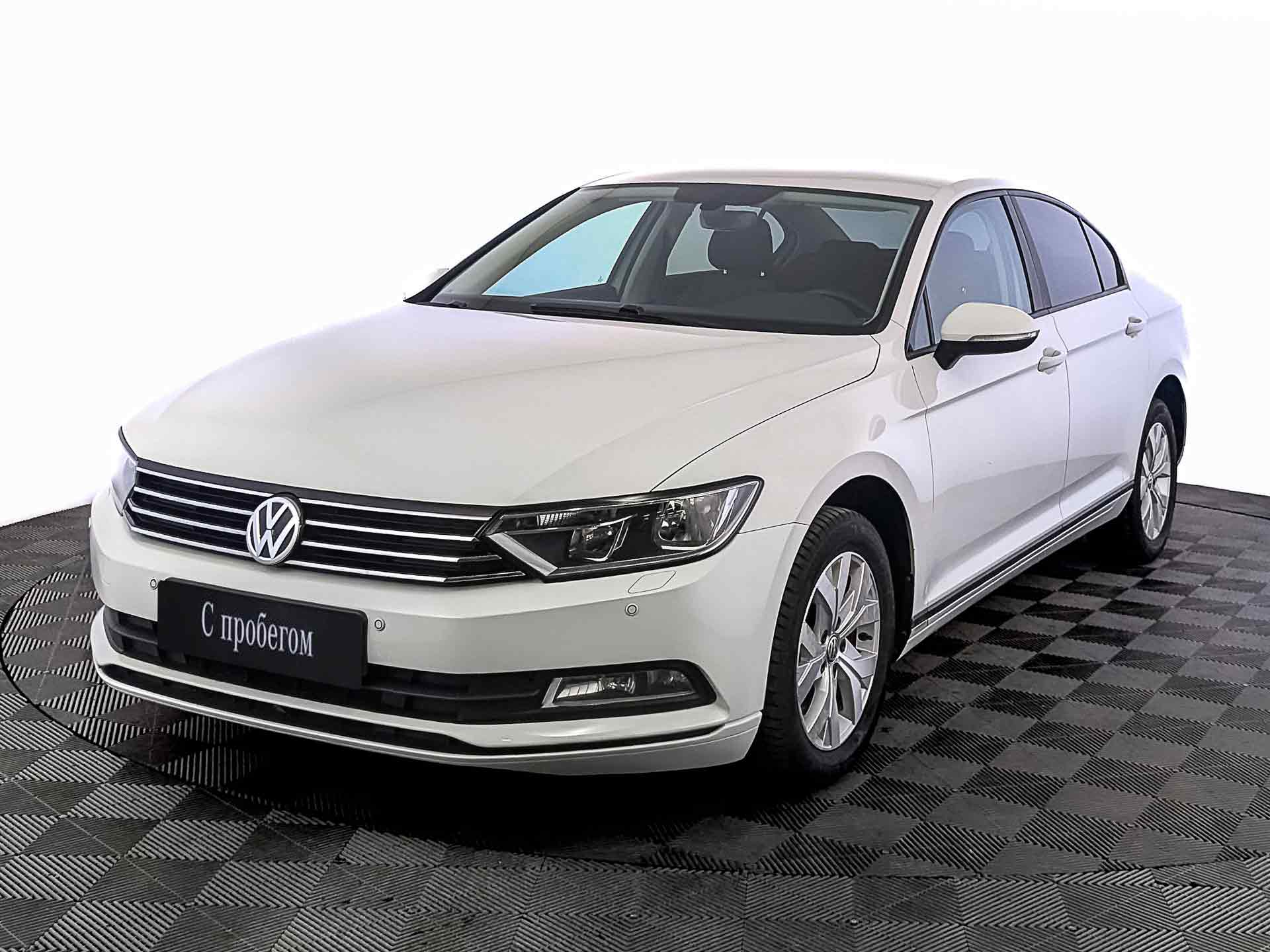 Volkswagen Passat Белый, 2017, 120 532 км