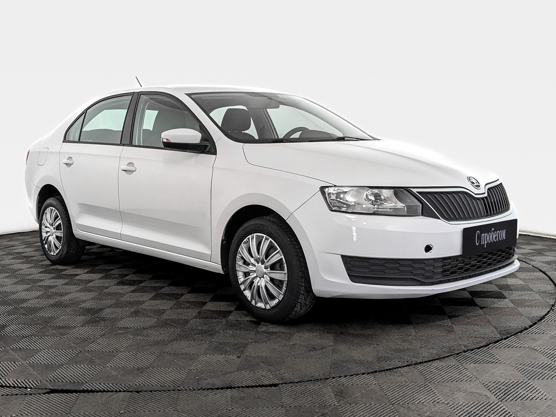 Skoda Rapid Белый, 2019, 77 223 км