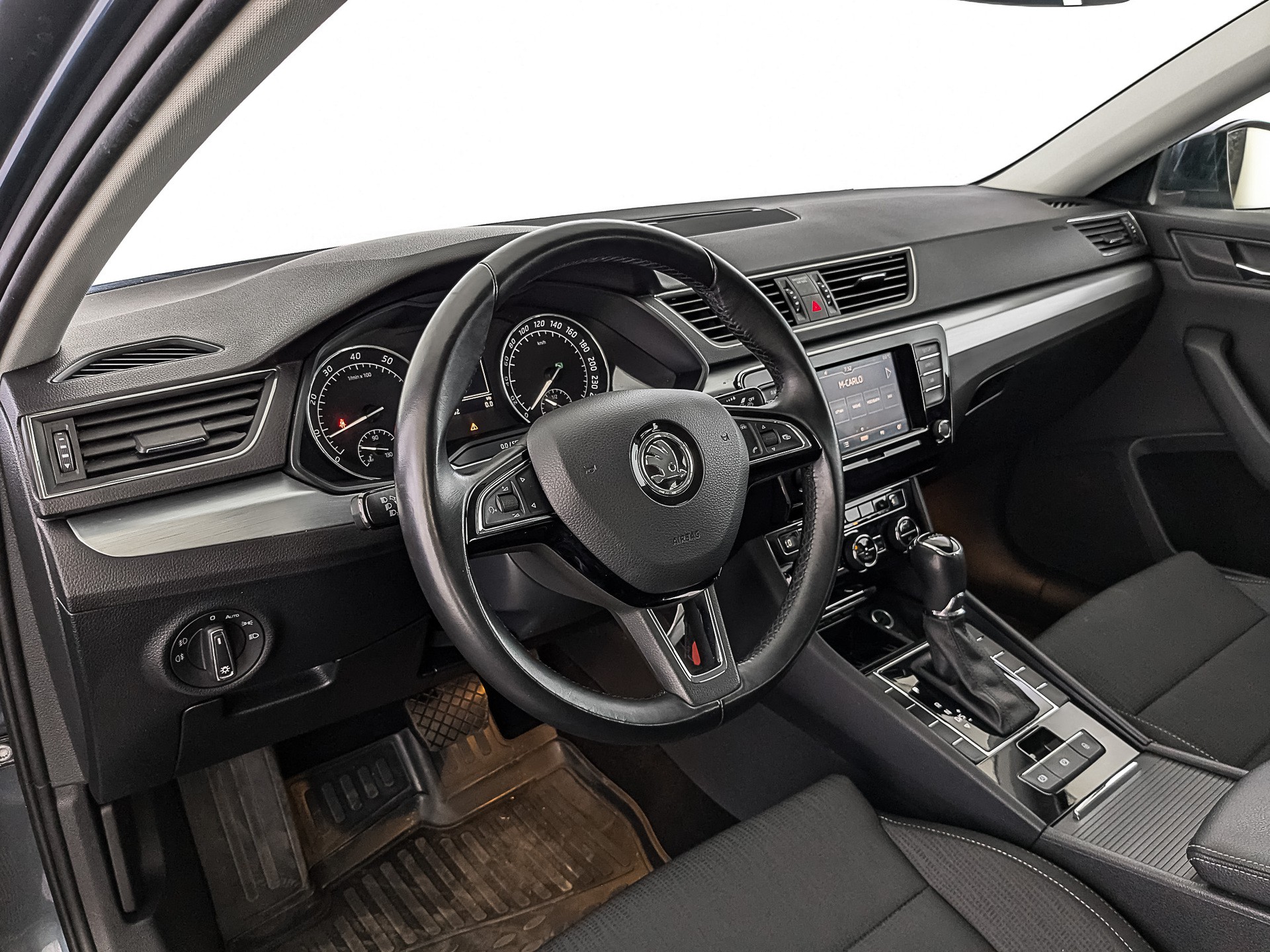 Skoda Superb серый, 2018, 68 947 км