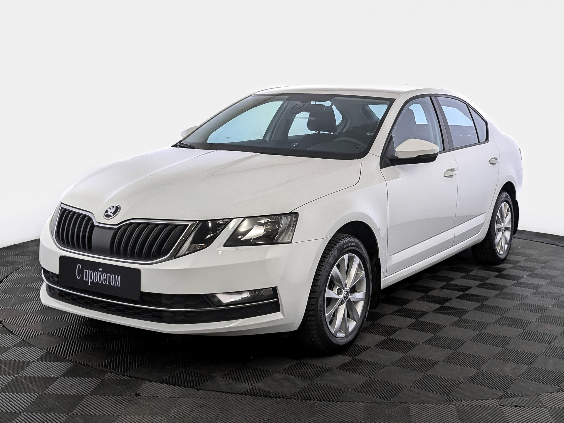 Skoda Octavia Белый, 2018, 134 612 км