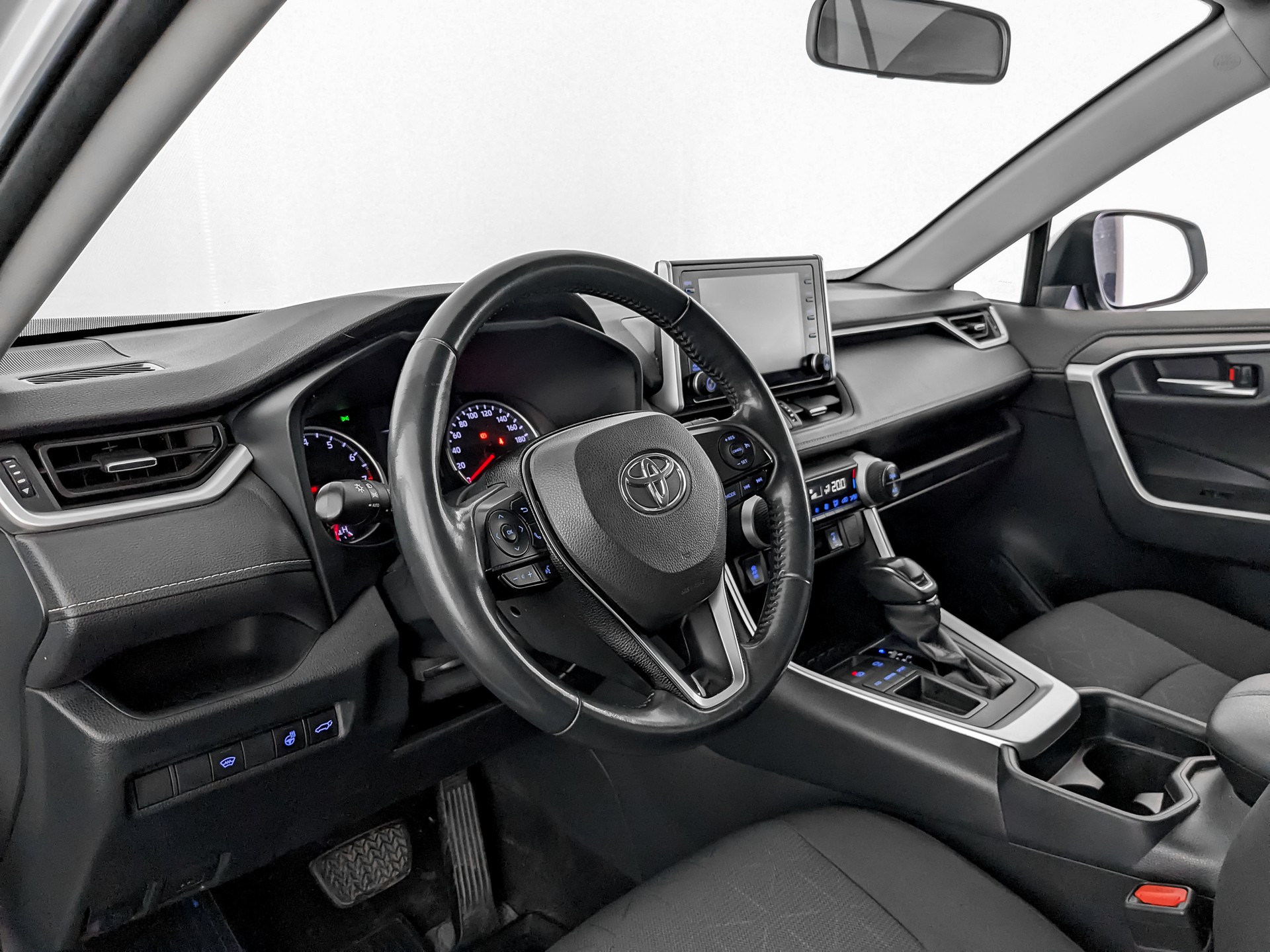 Toyota RAV4 Белый, 2019, 65 918 км