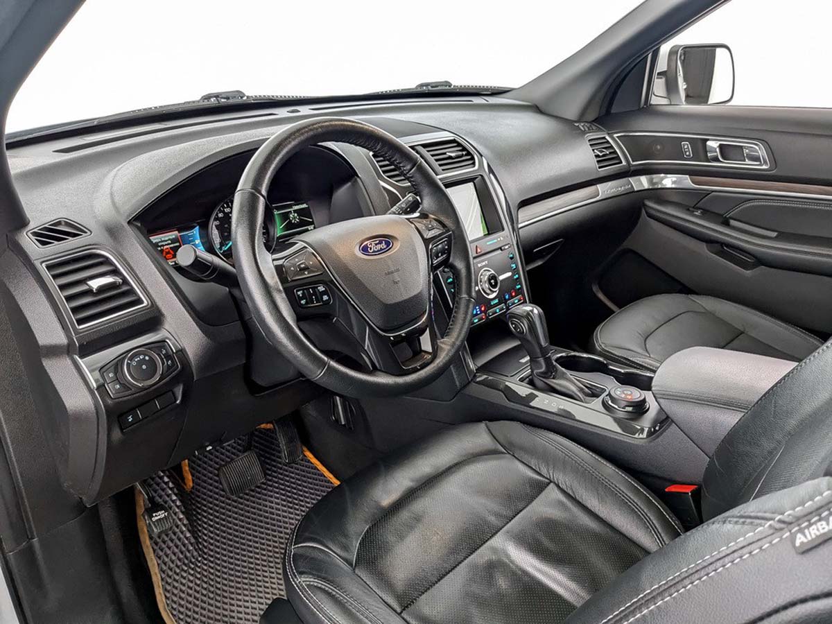 Ford Explorer белый, 2019, 101 500 км