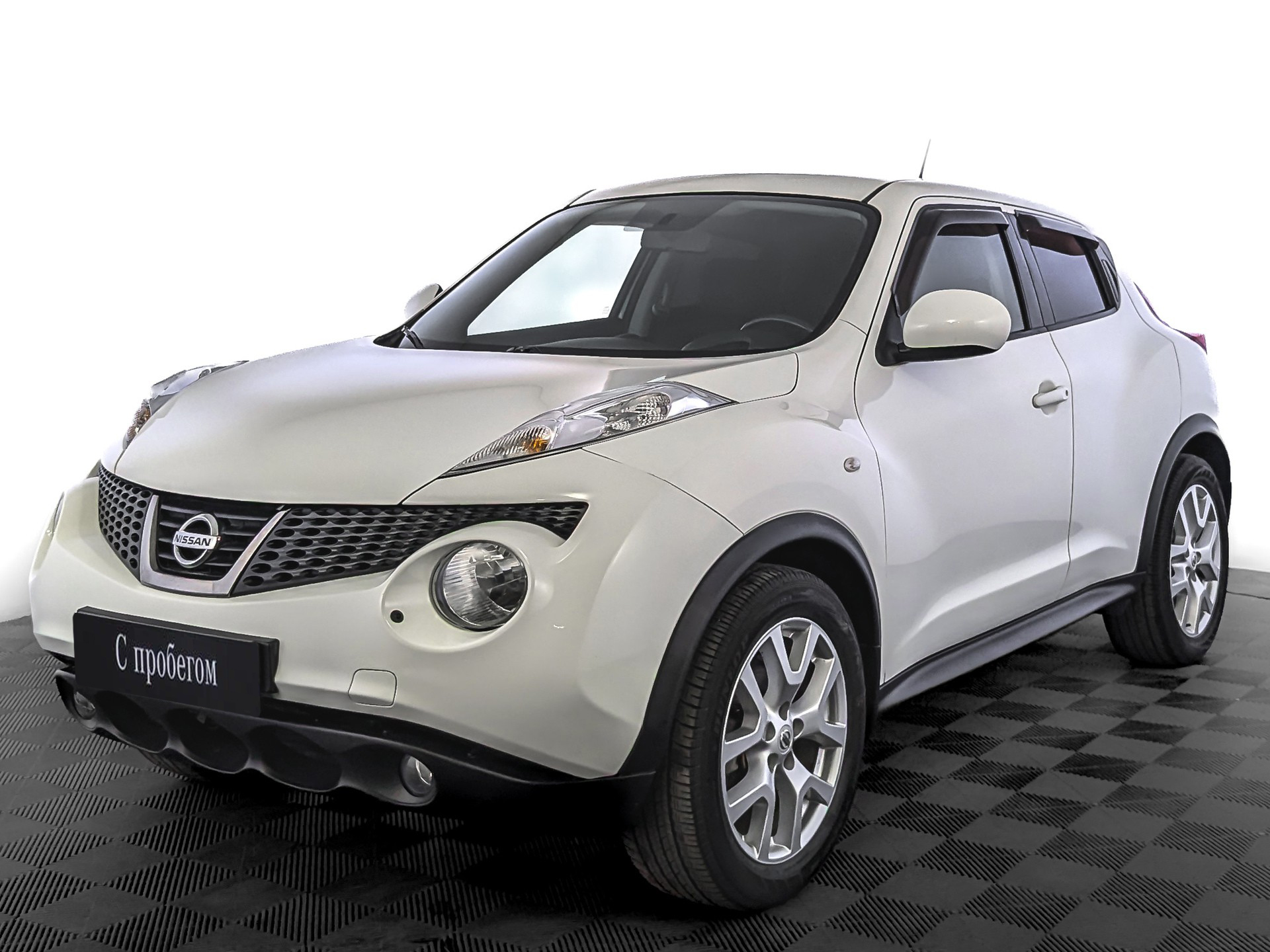 Nissan Juke белый, 2011, 67 702 км