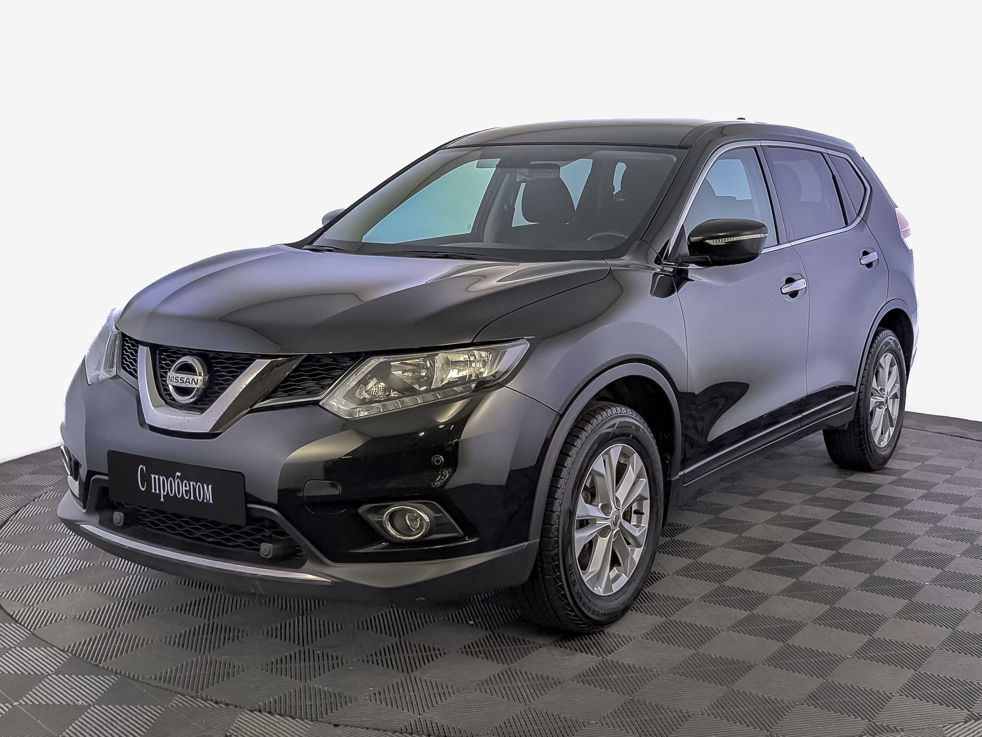 Nissan X-Trail черный, 2017, 98 306 км