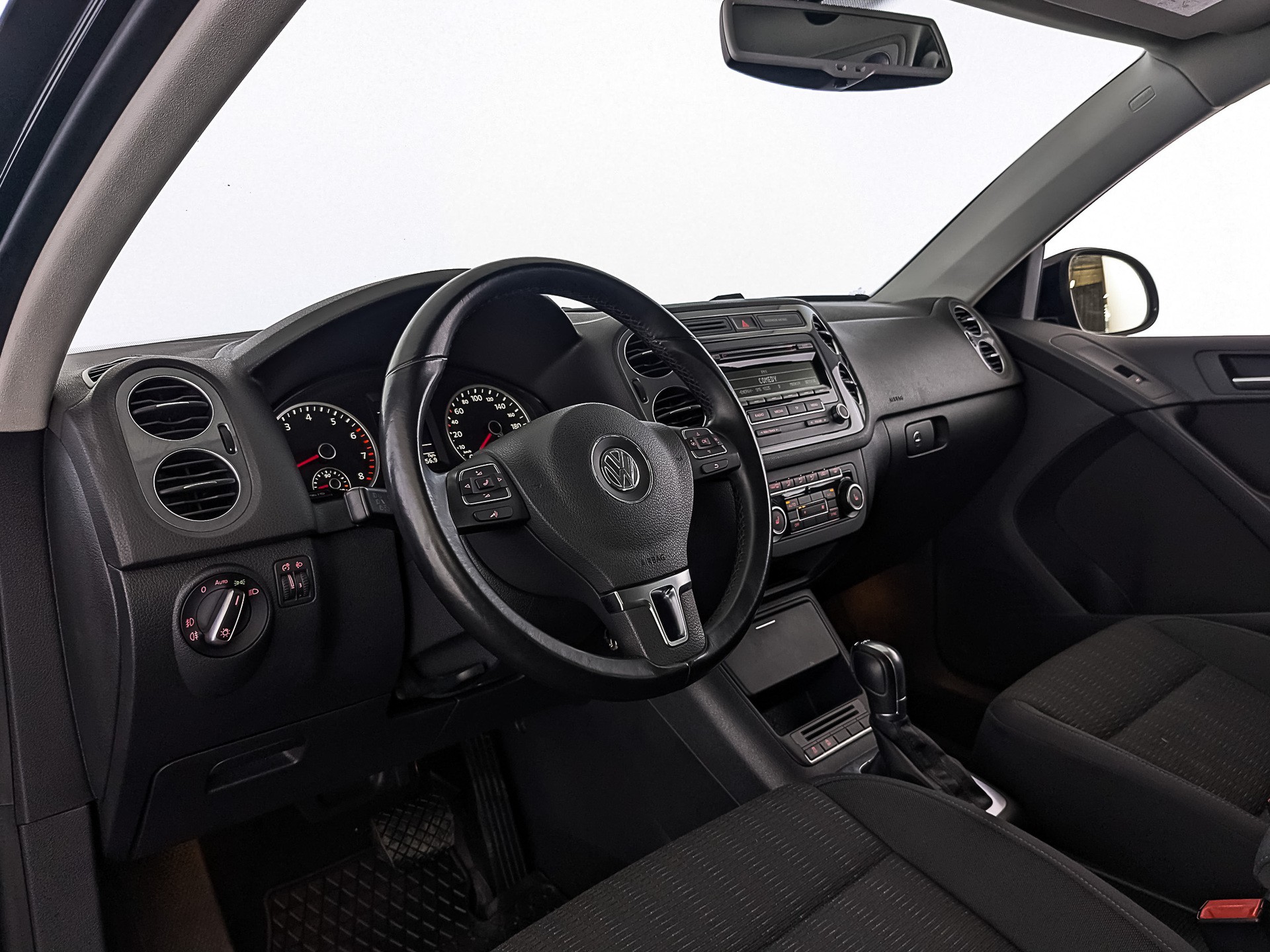 Volkswagen Tiguan Черный, 2015, 88 775 км