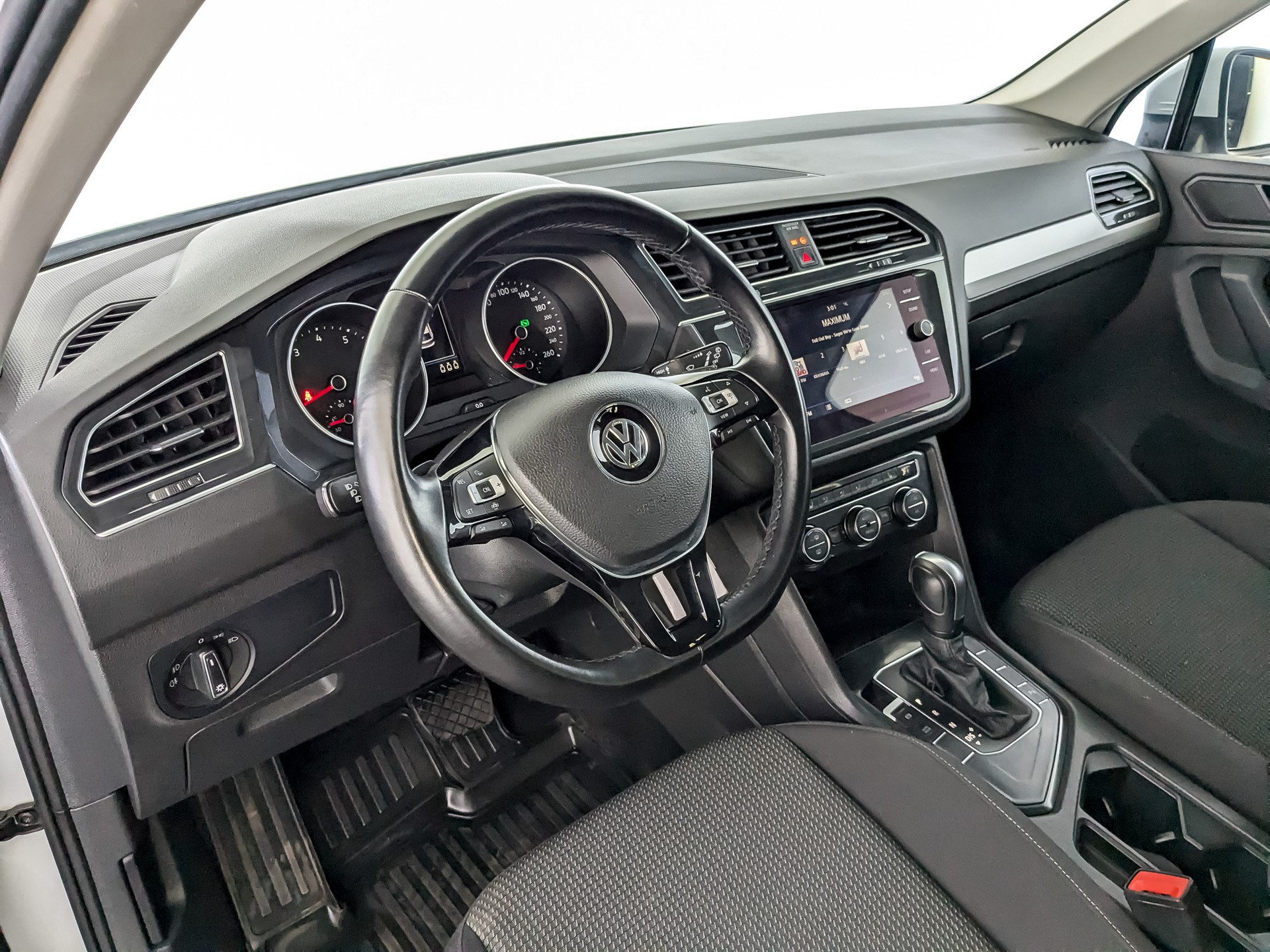 Volkswagen Tiguan Белый, 2020, 93 428 км