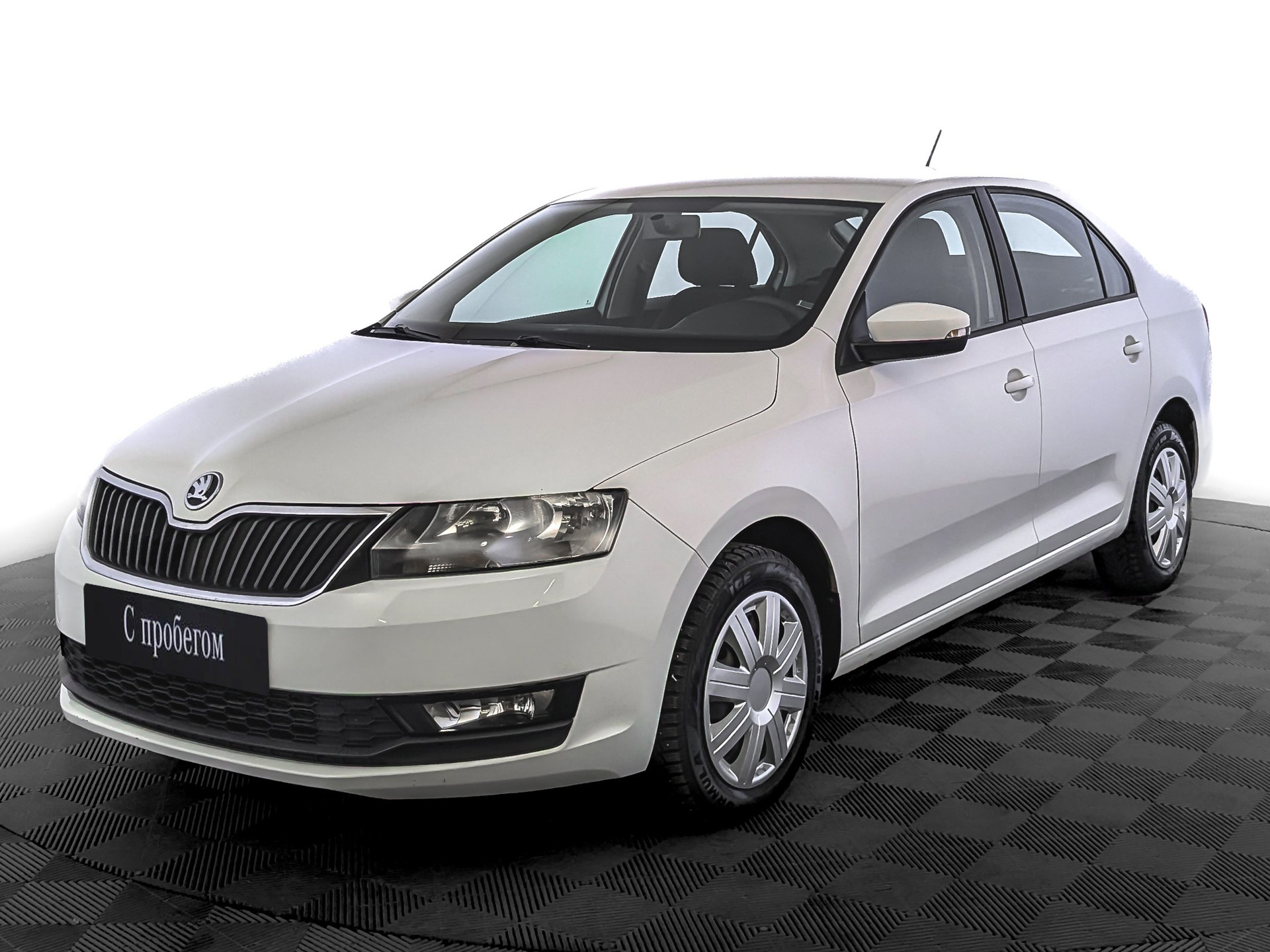 Skoda Rapid Белый, 2019, 48 213 км