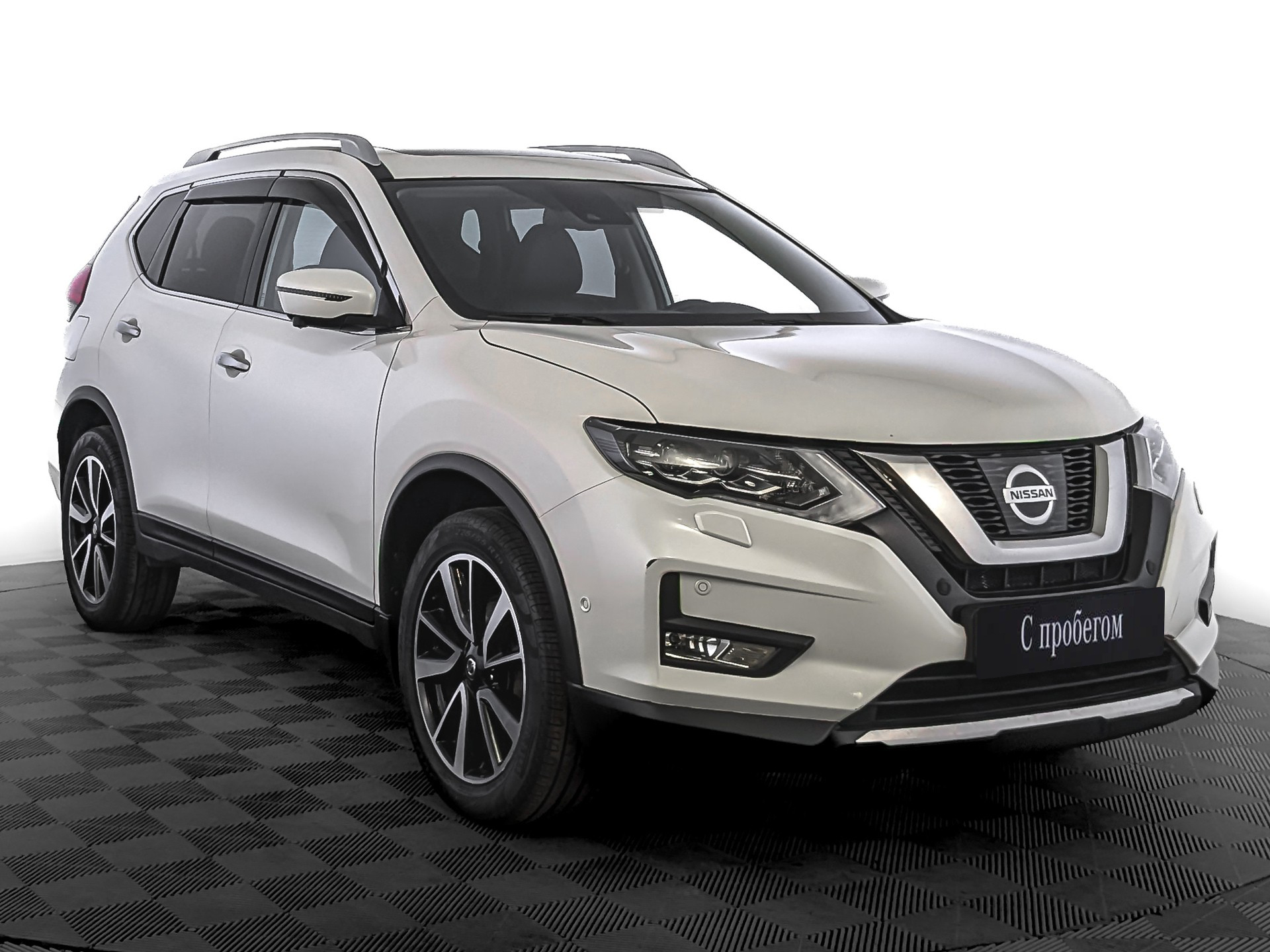 Nissan X-Trail белый, 2018, 96 357 км