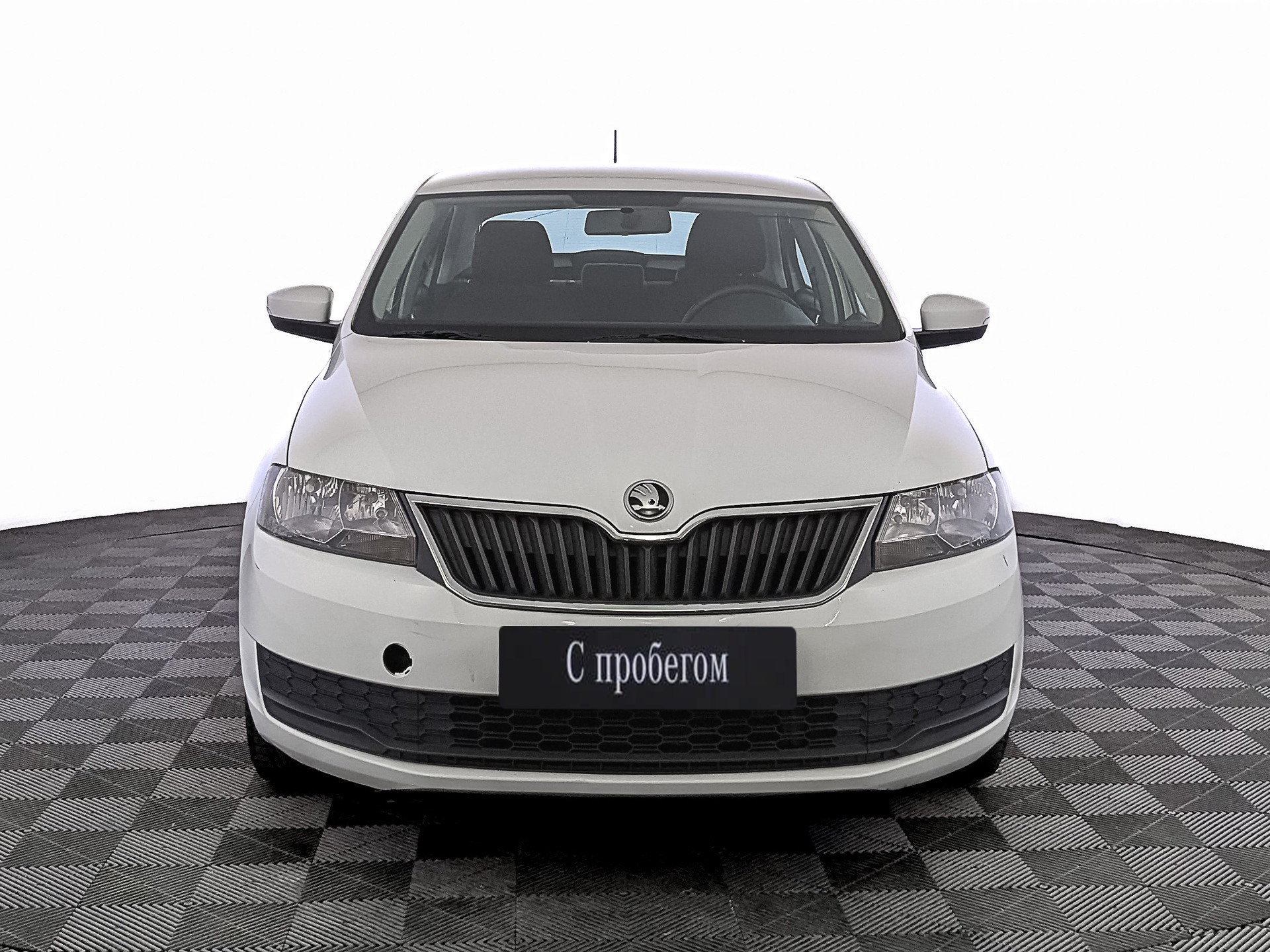 Skoda Rapid Белый, 2019, 86 186 км