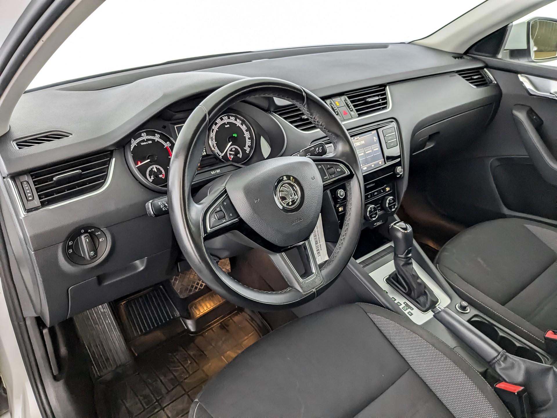 Skoda Octavia Белый, 2018, 74 475 км