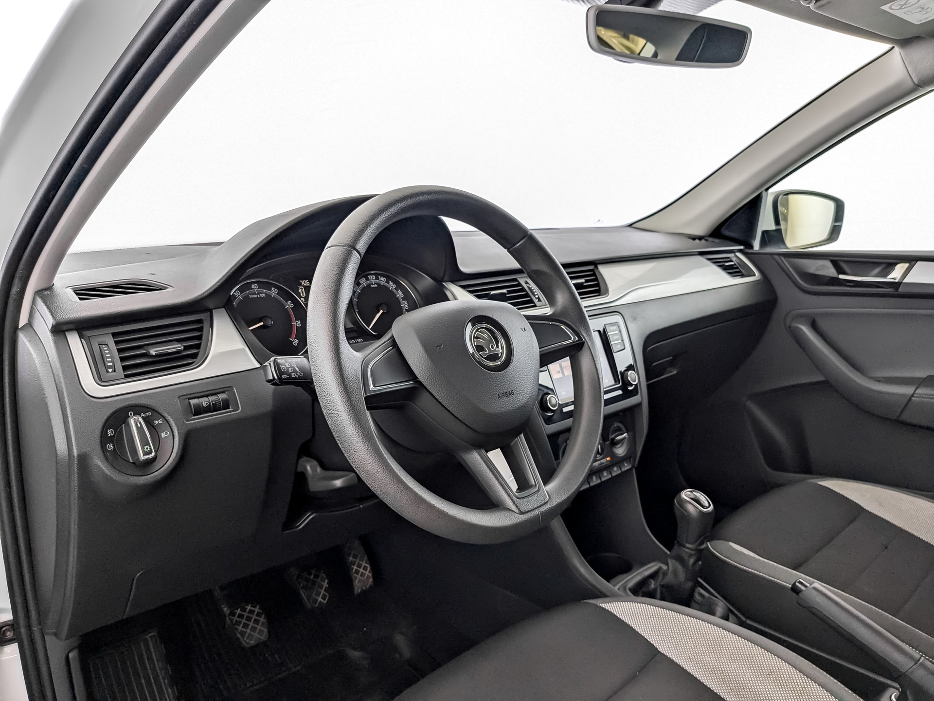 Skoda Rapid Белый, 2019, 86 418 км