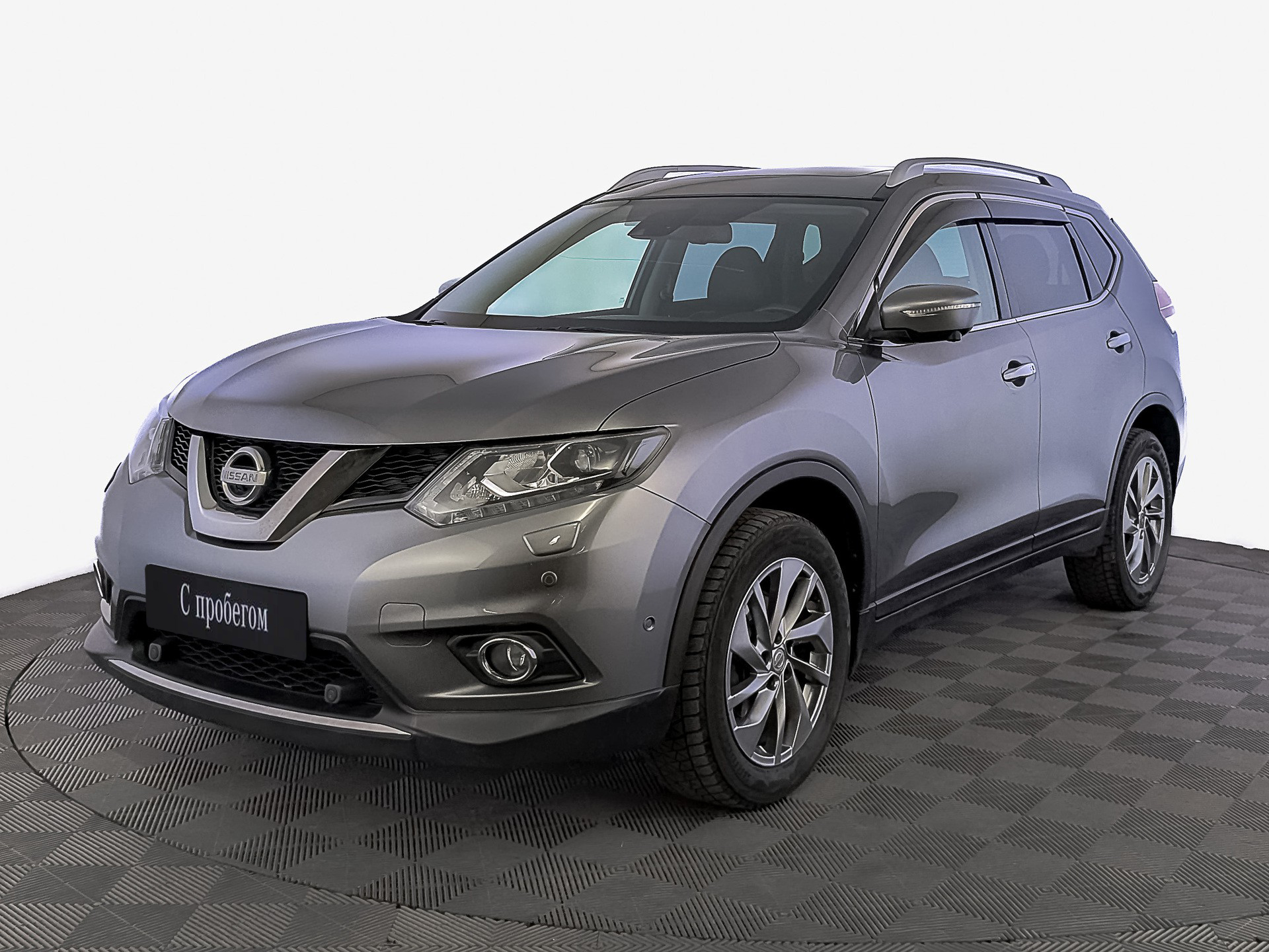 Nissan X-Trail серый, 2017, 135 560 км