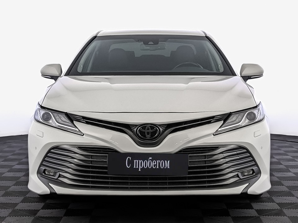 Toyota Camry Белый, 2018, 118 360 км