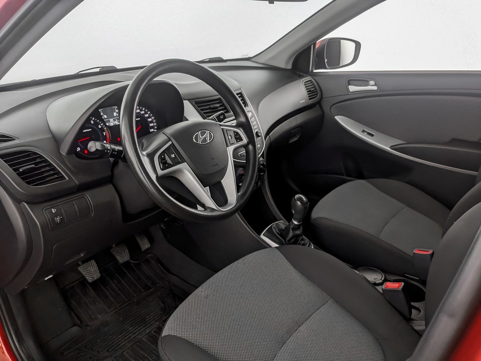 Hyundai Solaris Красный, 2012, 138 770 км