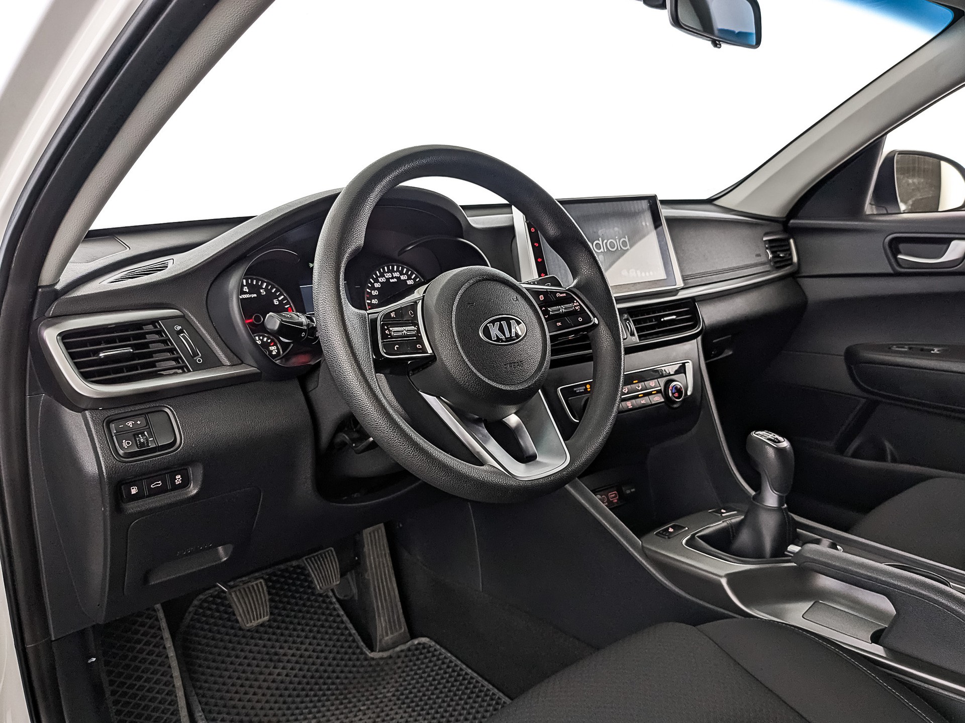 Kia Optima Белый, 2019, 74 133 км