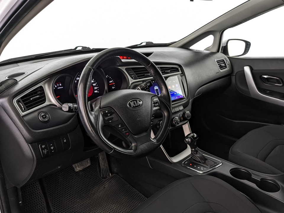 Kia Ceed Белый, 2017, 162 319 км