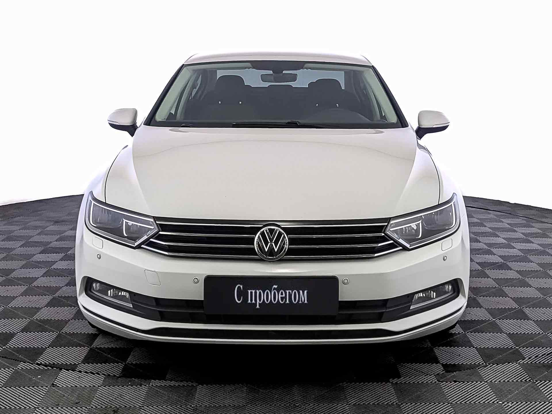 Volkswagen Passat Белый, 2017, 120 532 км