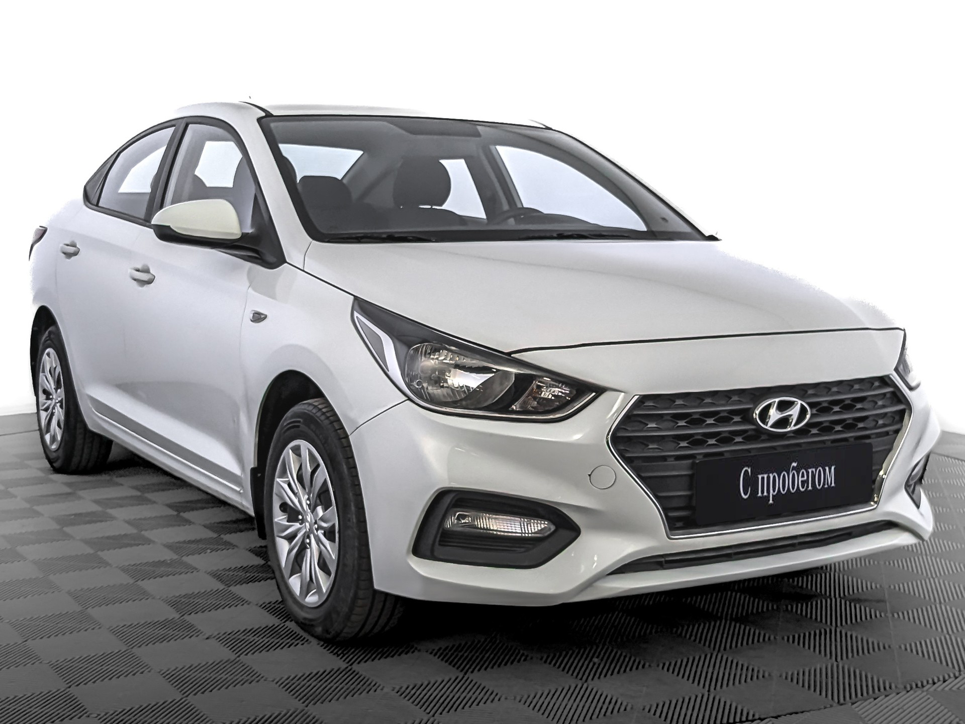 Hyundai Solaris Белый, 2019, 61 073 км