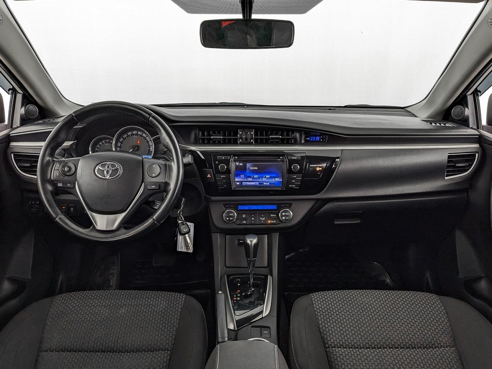 Toyota Corolla Белый, 2013, 221 756 км