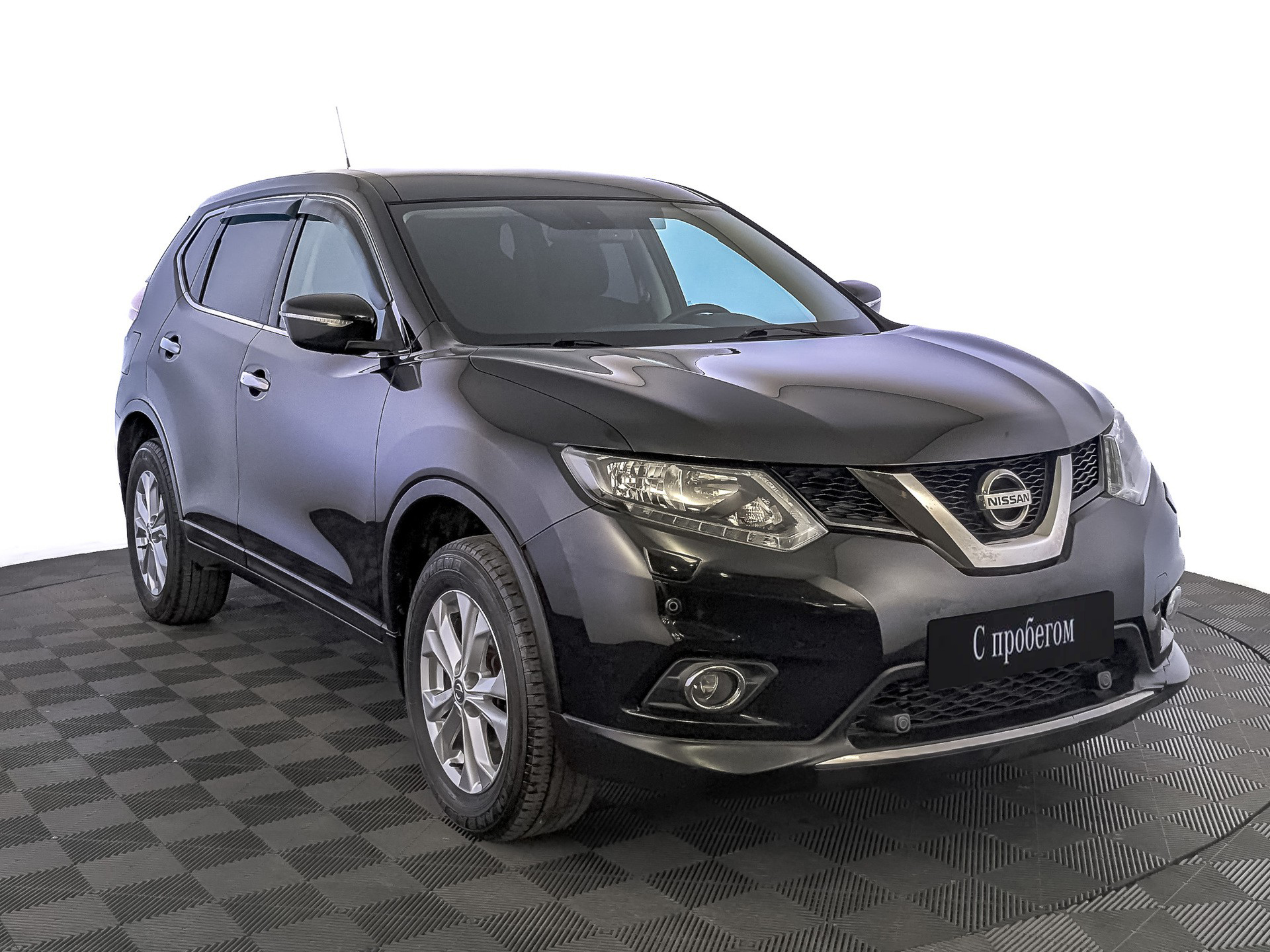 Nissan X-Trail черный, 2015, 86 952 км