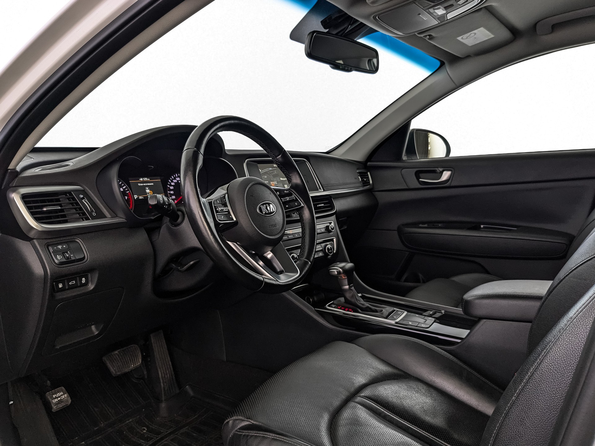 Kia Optima Белый, 2019, 67 102 км