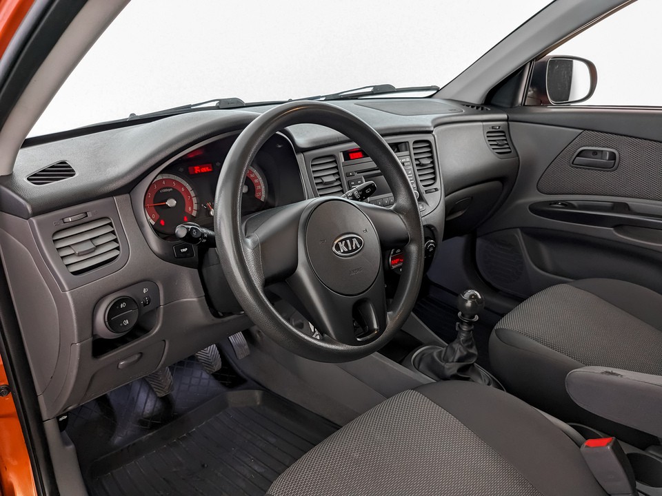 Kia Rio Оранжевый, 2011, 241 260 км