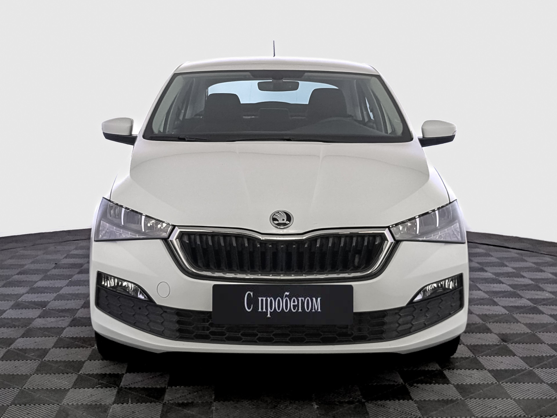 Skoda Rapid белый, 2020, 81 868 км