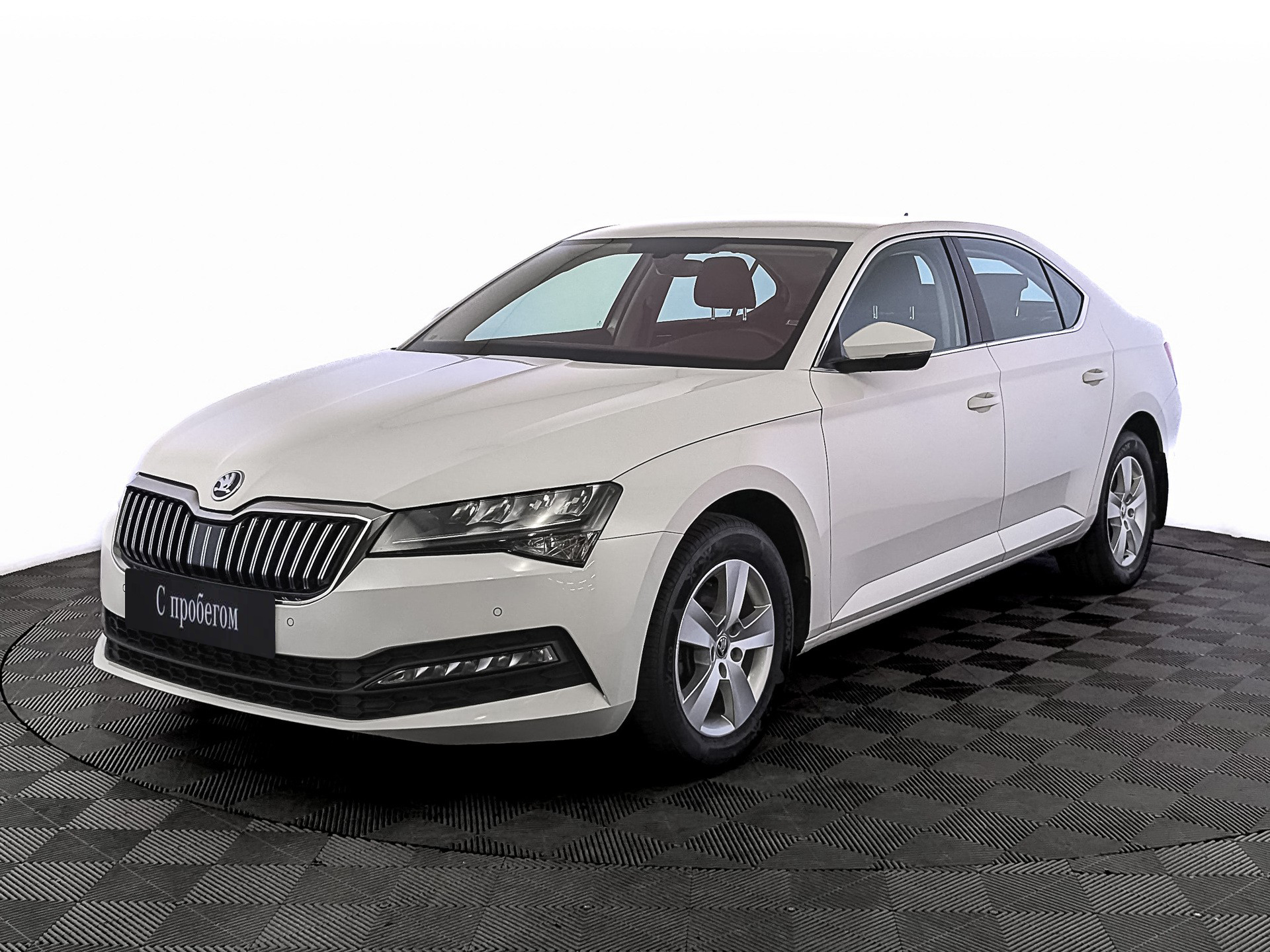 Skoda Superb белый, 2021, 89 780 км