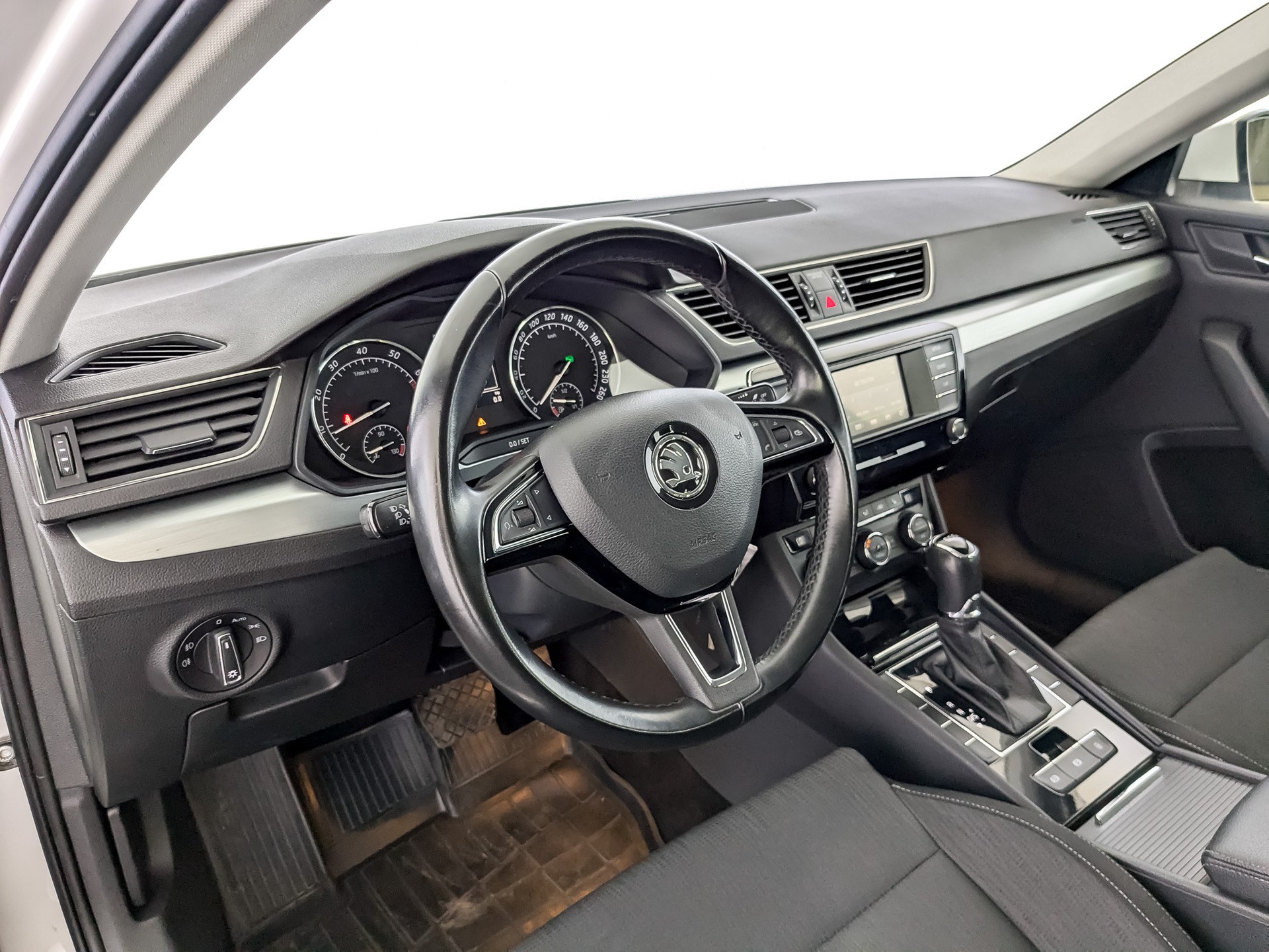 Skoda Superb белый, 2017, 116 986 км