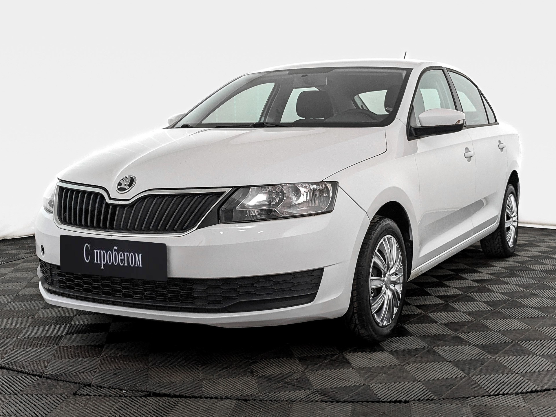 Skoda Rapid Белый, 2019, 77 223 км