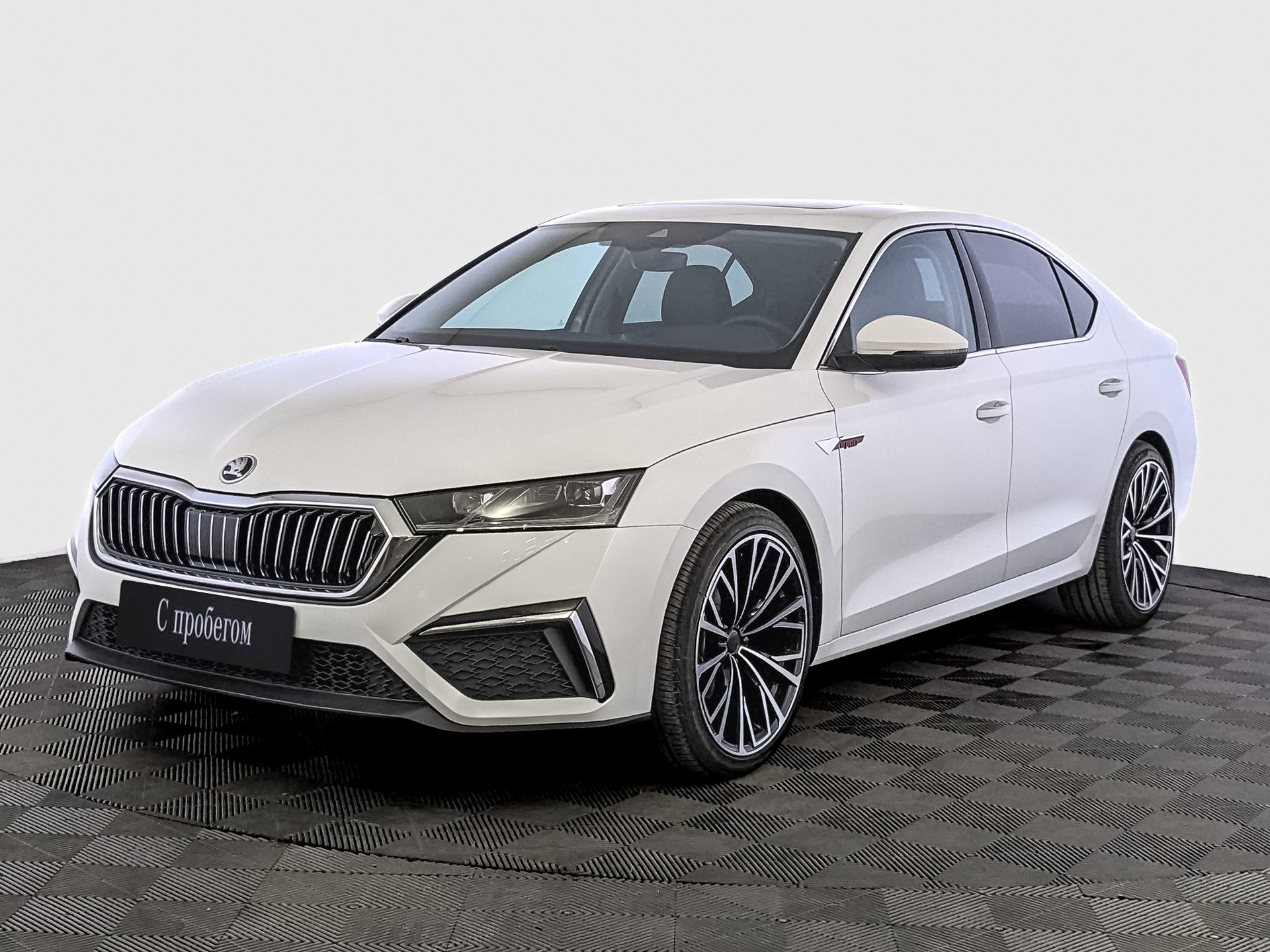 Skoda Octavia Белый, 2023, 10 780 км