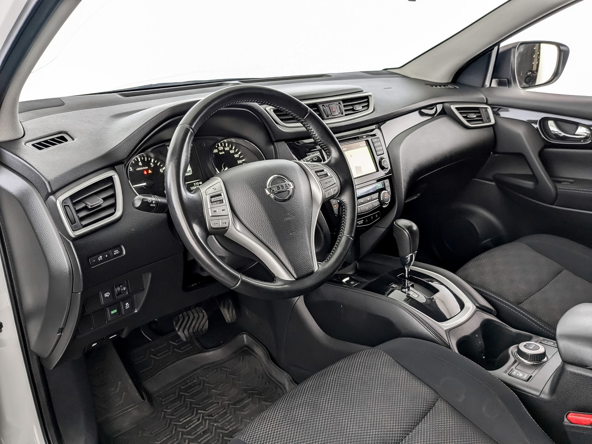 Nissan Qashqai Белый, 2015, 120 622 км