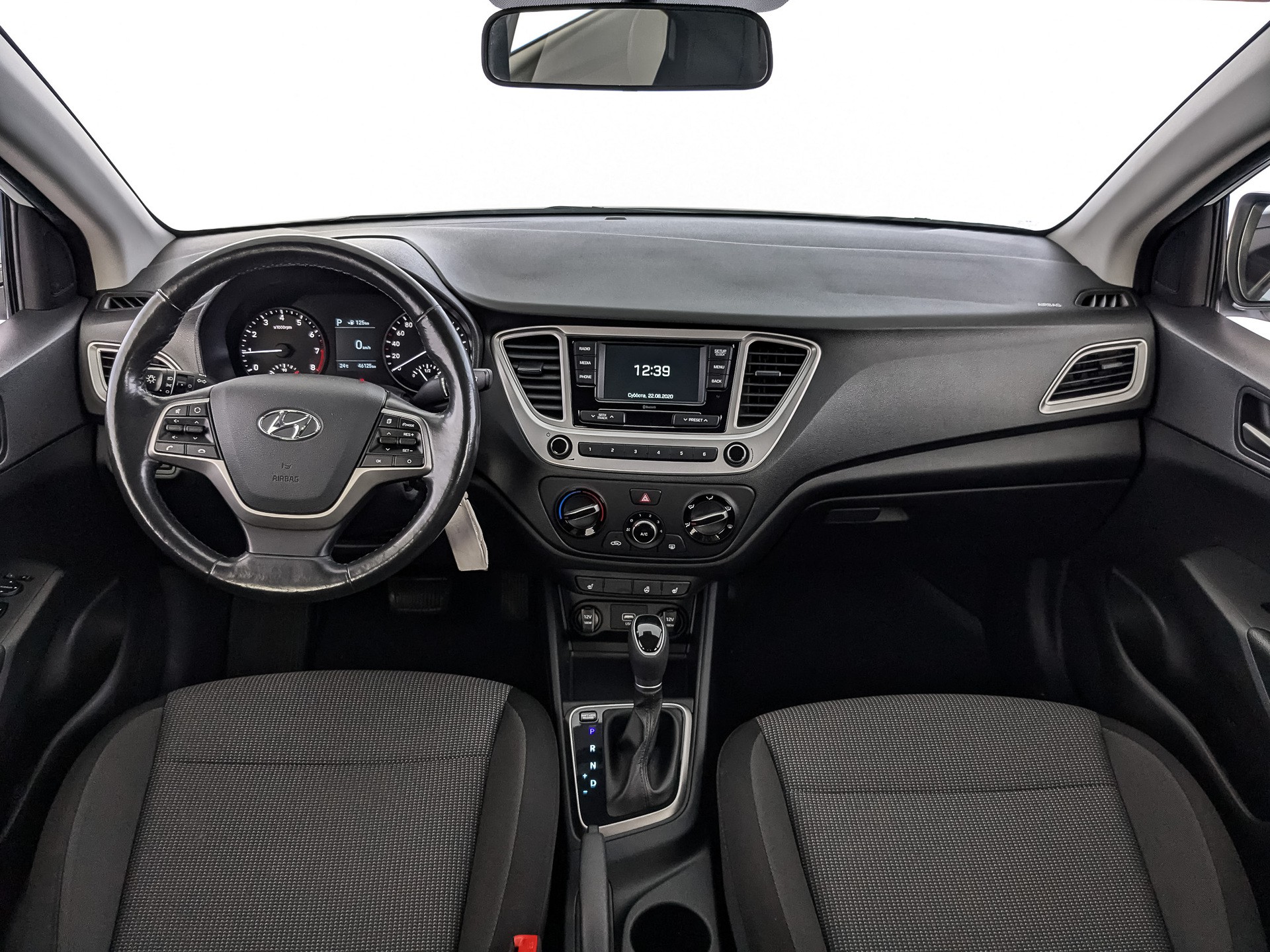 Hyundai Solaris Белый, 2019, 46 124 км