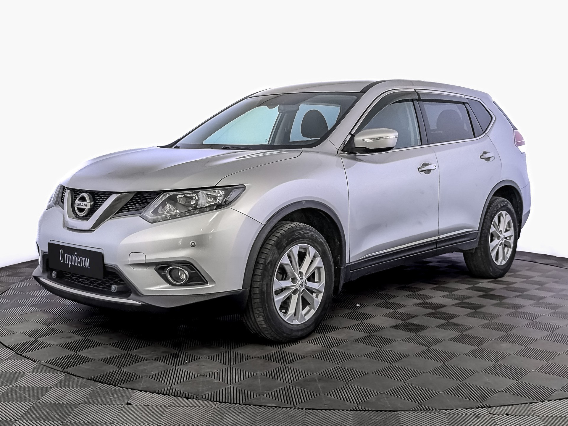 Nissan X-Trail серебристый, 2017, 236 000 км