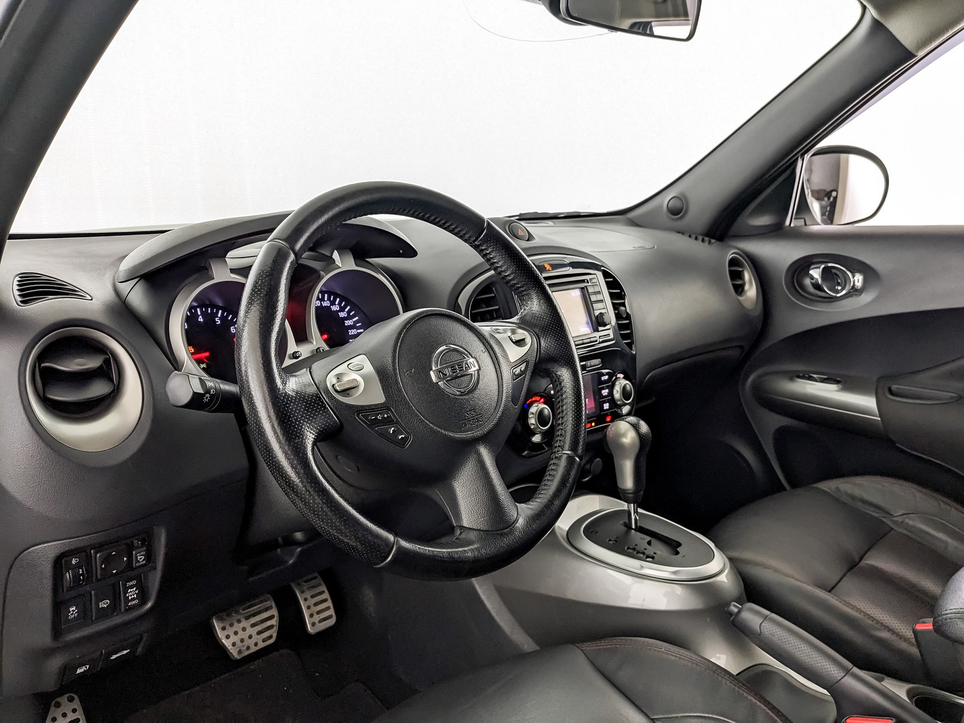 Nissan Juke белый, 2013, 131 257 км