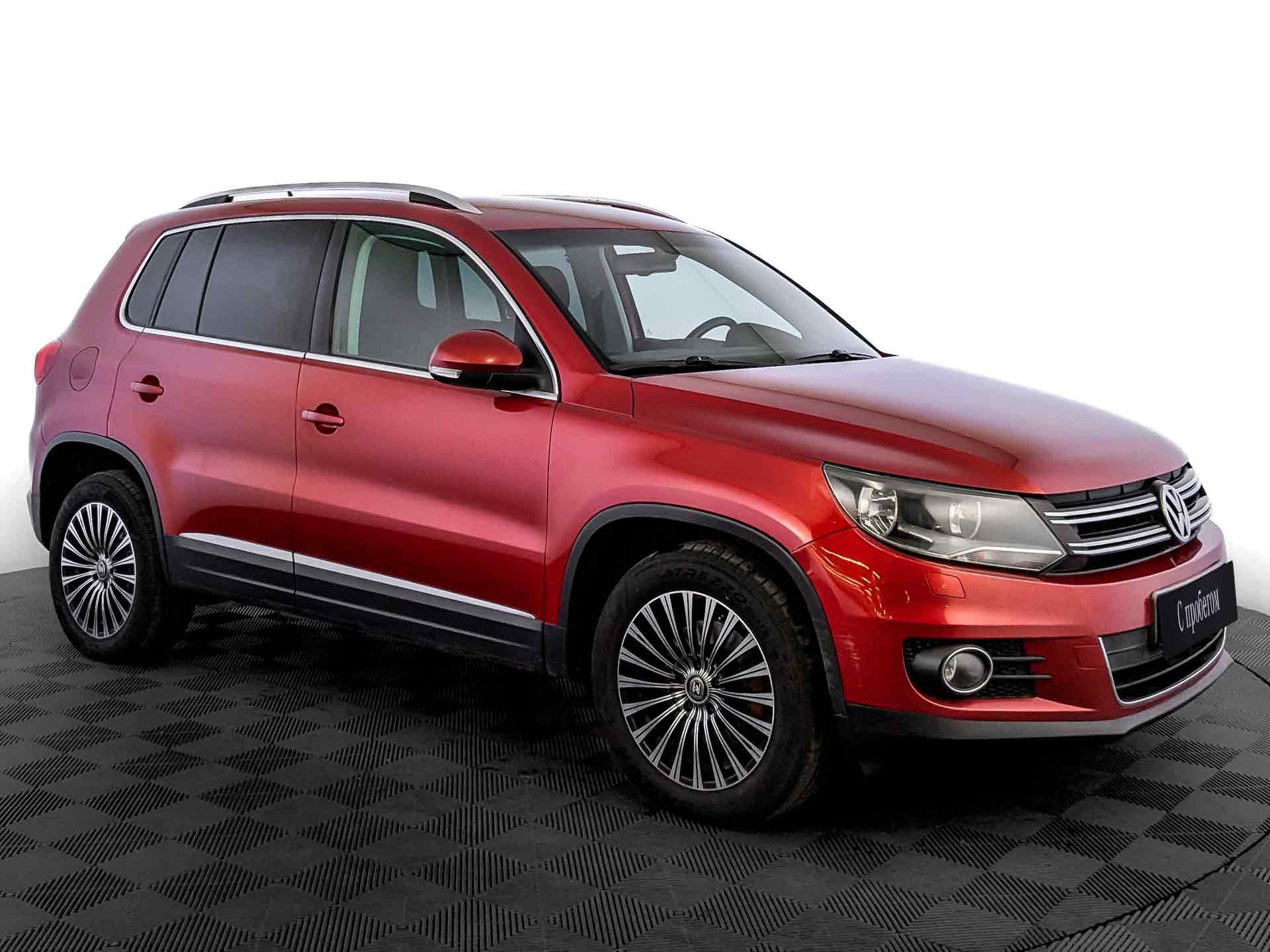 Volkswagen Tiguan Красный, 2012, 259 125 км