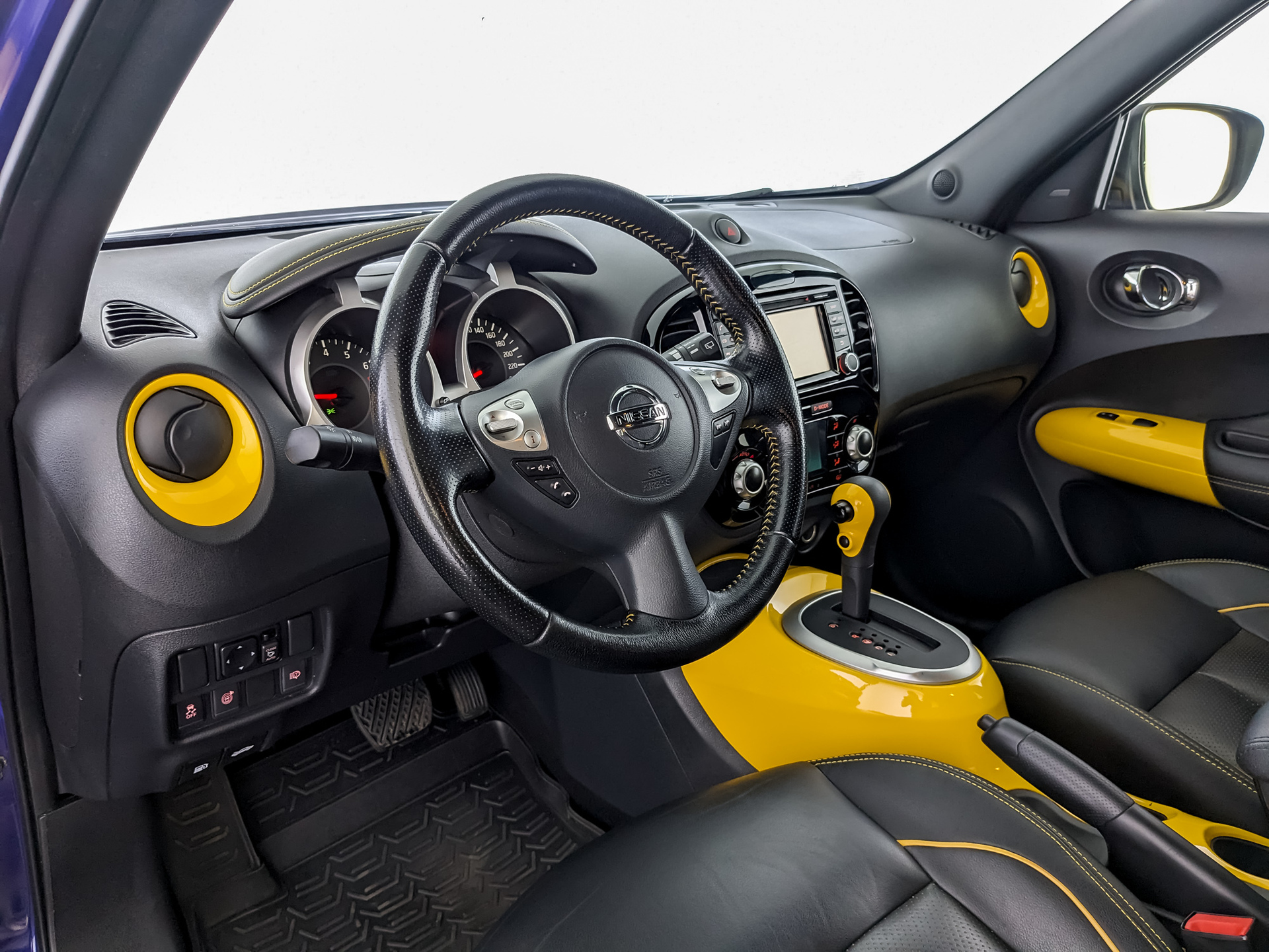 Nissan Juke темно-синий, 2018, 107 500 км