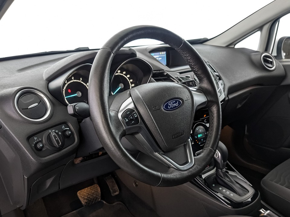 Ford Fiesta белый, 2017, 97 480 км