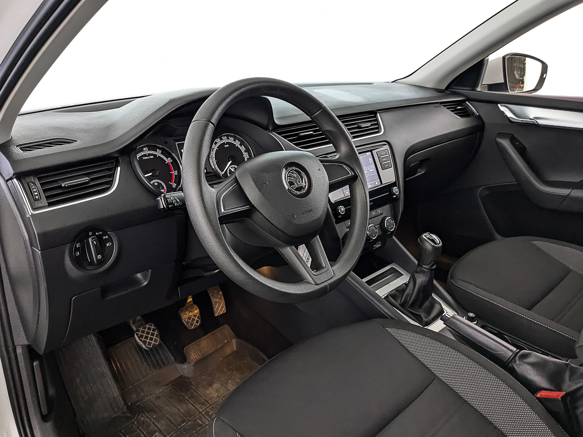 Skoda Octavia Белый, 2019, 75 122 км