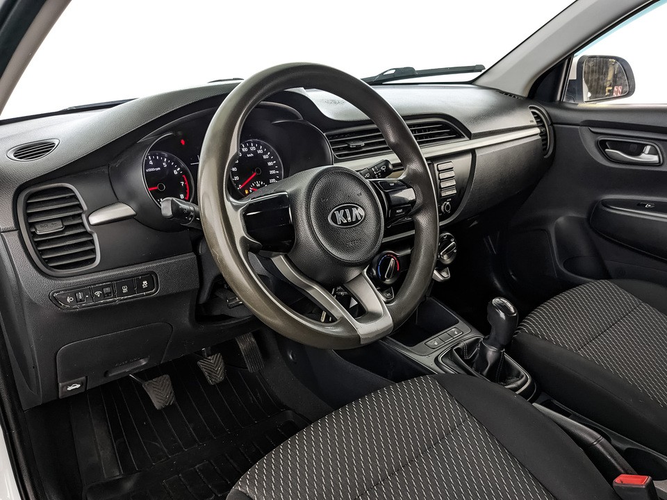 Kia Rio Белый, 2019, 119 069 км