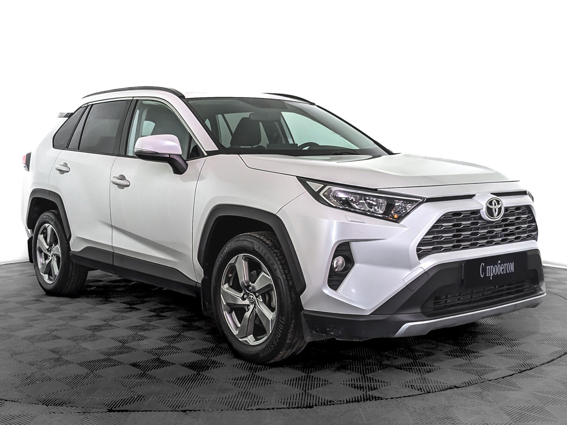 Toyota RAV4 Белый, 2019, 65 918 км