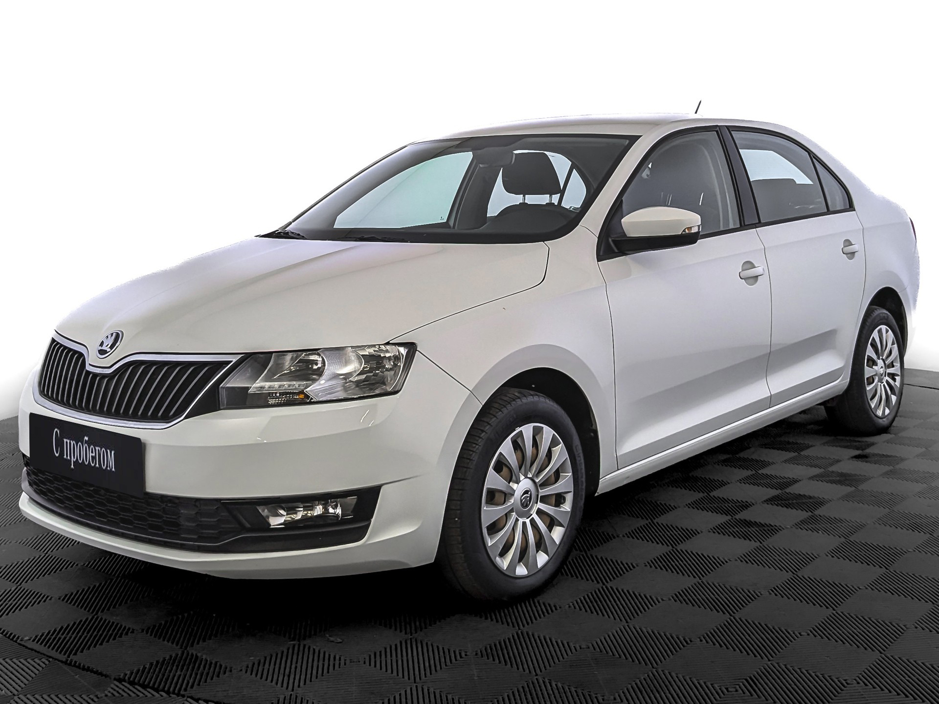 Skoda Rapid Белый, 2019, 86 418 км